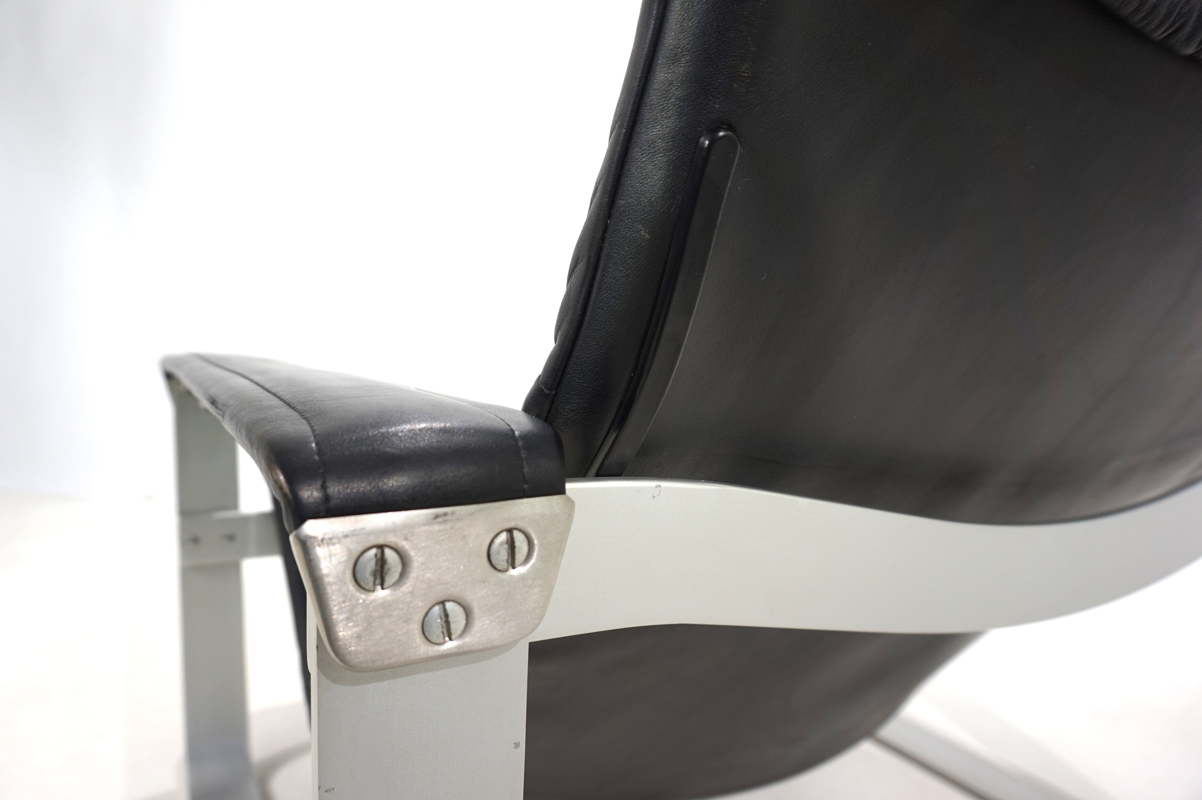 Asko_Pulkka_leather_lounge_chair_by_Ilmari_Lappalainen,_1960