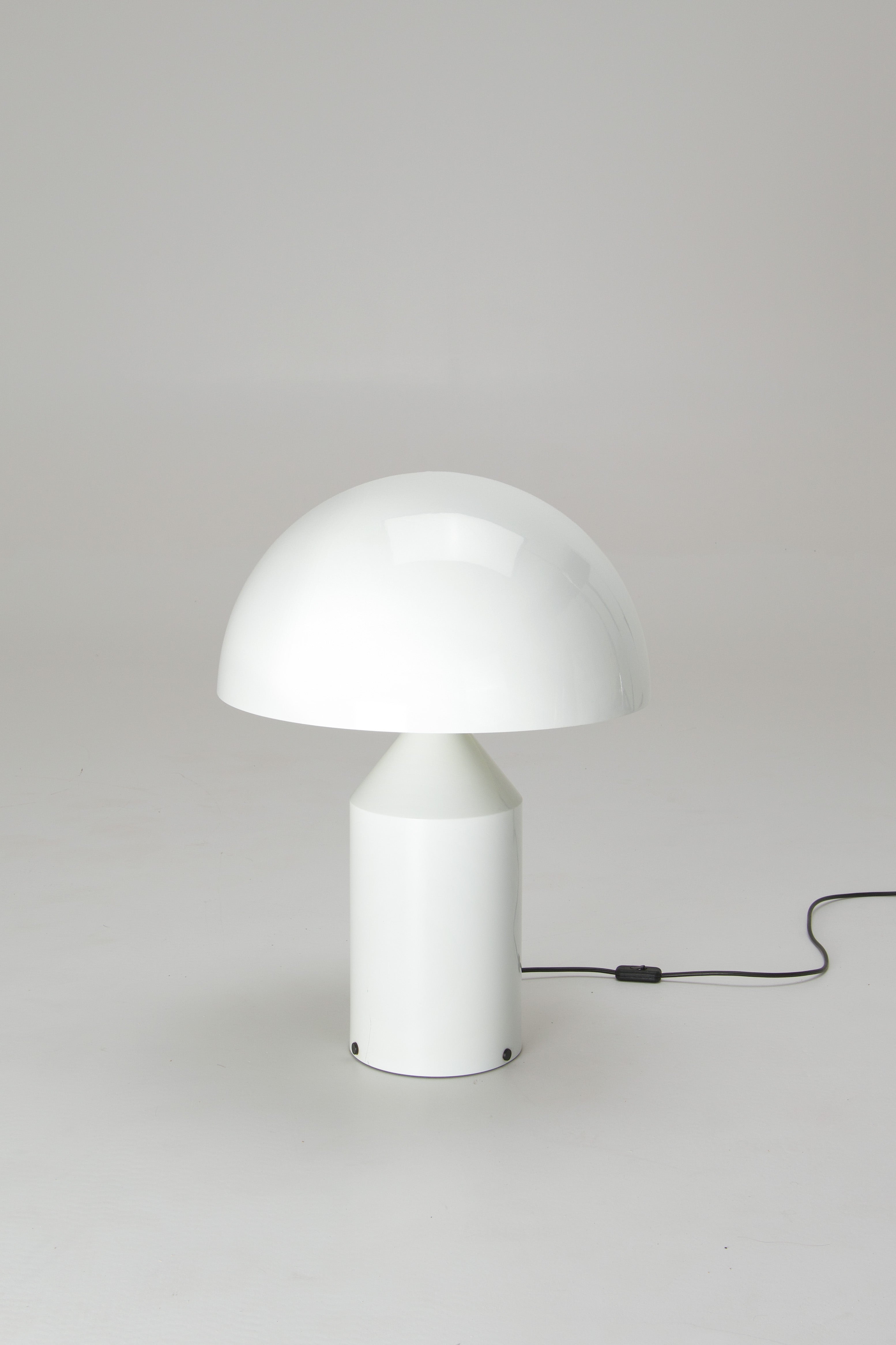 Vico_Magistretti_Atollo_Model_233_Table_Lamp_for_Oluce,_White,_Italy,_1970s