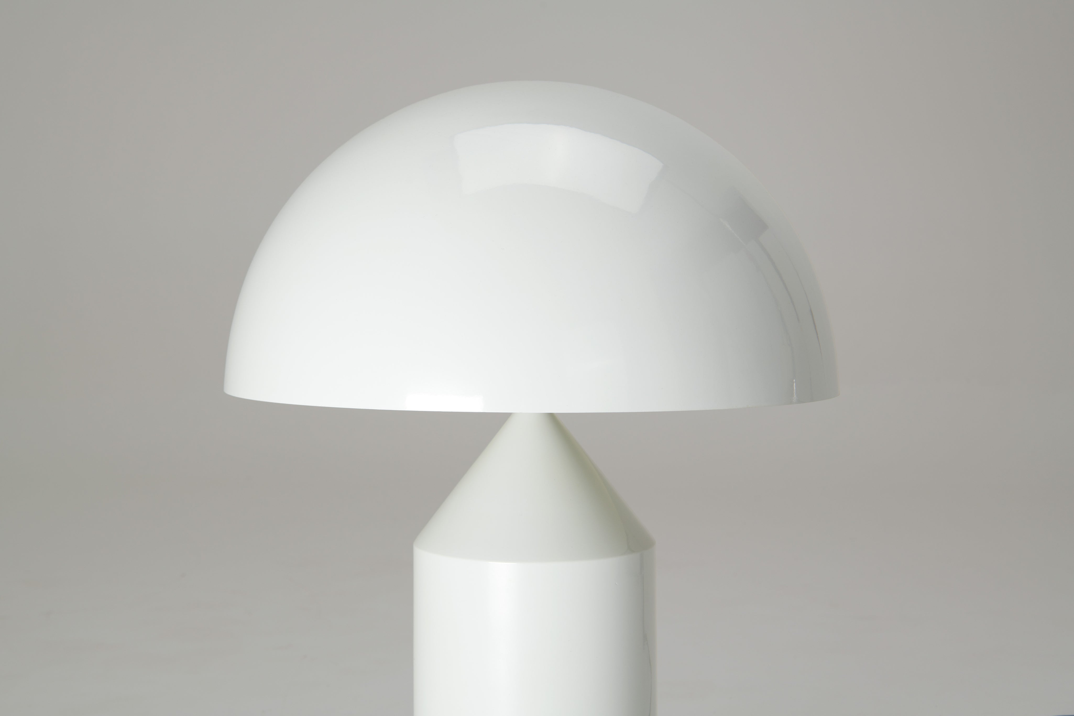 Vico_Magistretti_Atollo_Model_233_Table_Lamp_for_Oluce,_White,_Italy,_1970s