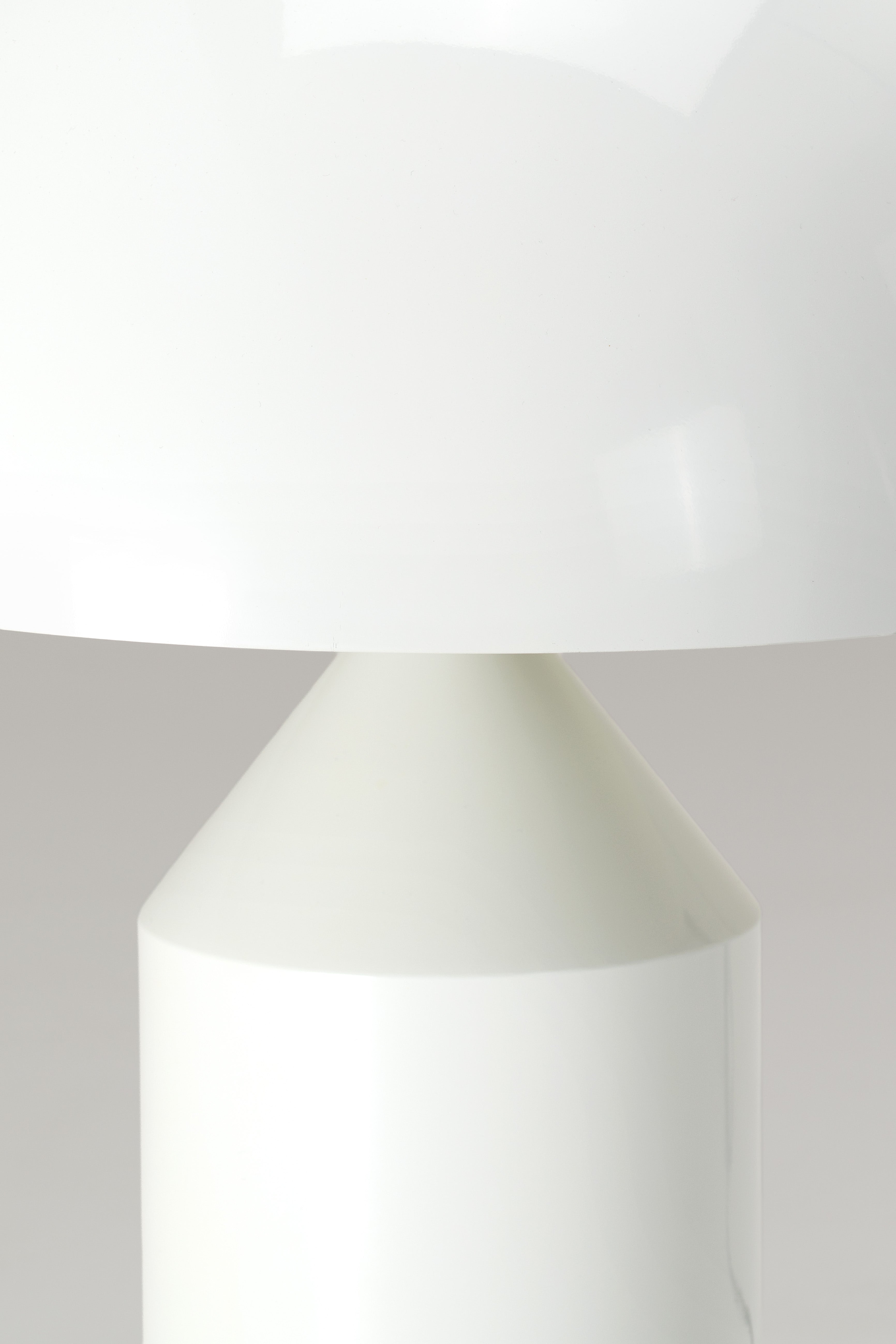 Vico_Magistretti_Atollo_Model_233_Table_Lamp_for_Oluce,_White,_Italy,_1970s