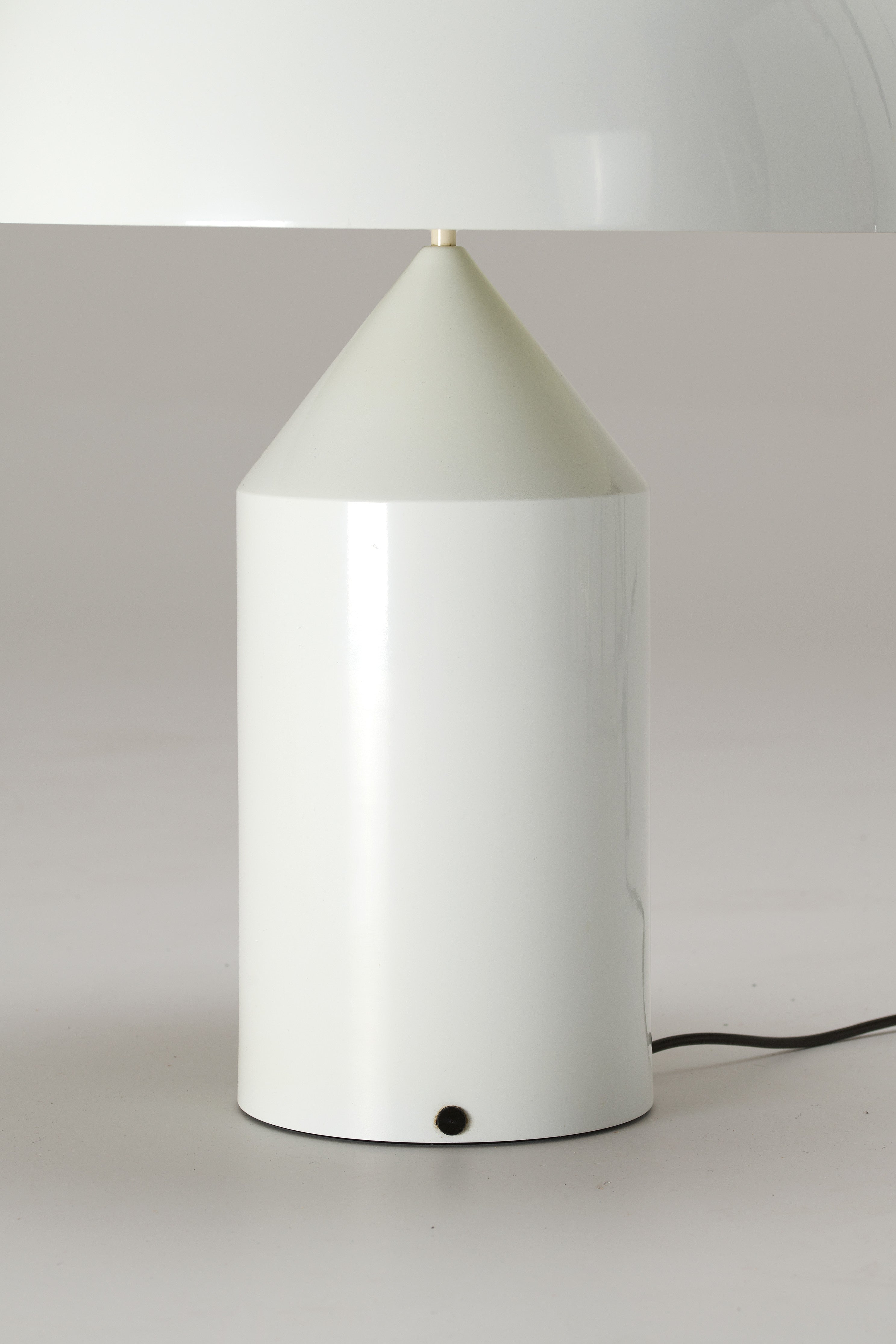 Vico_Magistretti_Atollo_Model_233_Table_Lamp_for_Oluce,_White,_Italy,_1970s