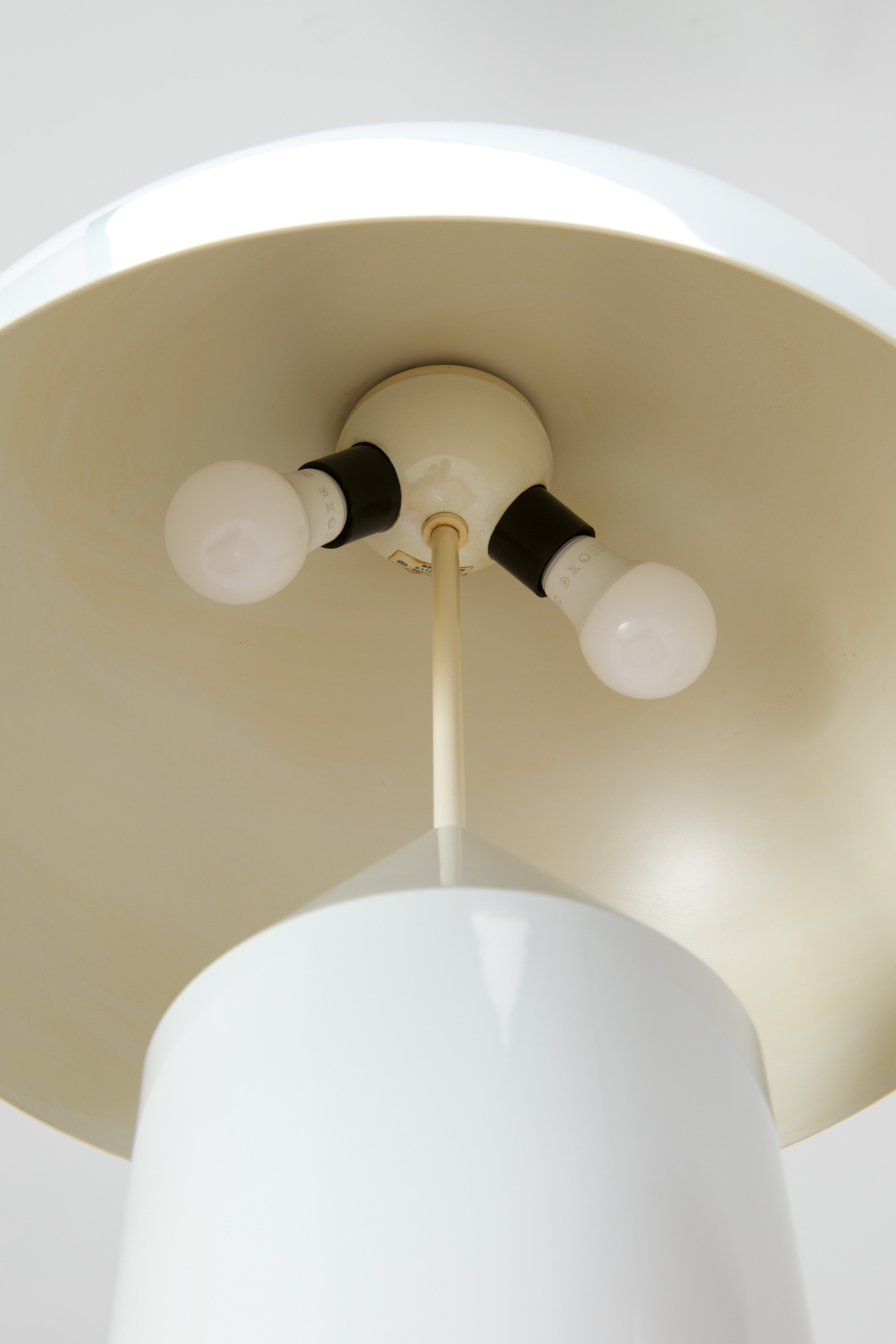 Vico_Magistretti_Atollo_Model_233_Table_Lamp_for_Oluce,_White,_Italy,_1970s