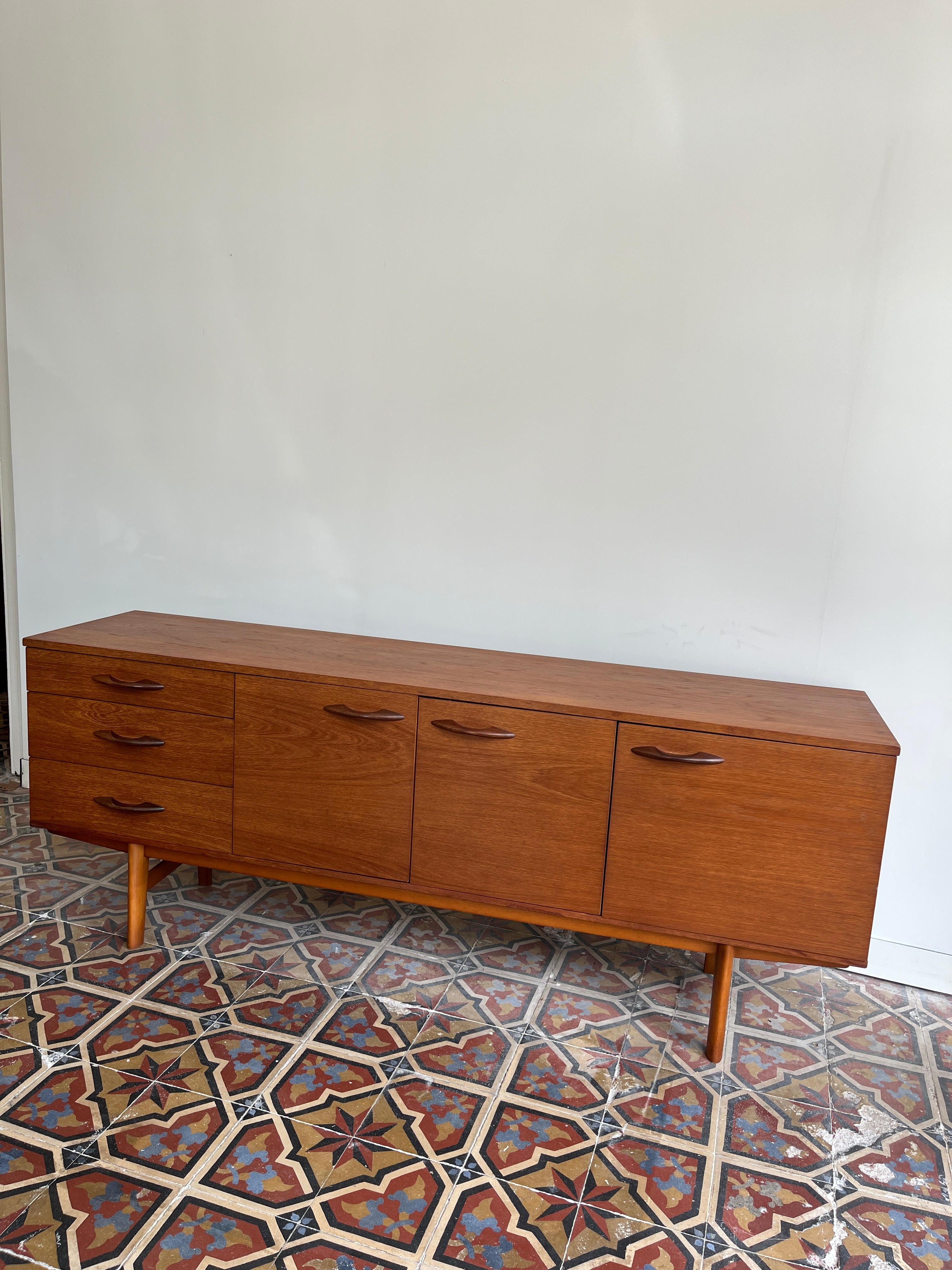 Avalon_Teak_Sideboard,_British_Mid_Century_Modern,_1960s