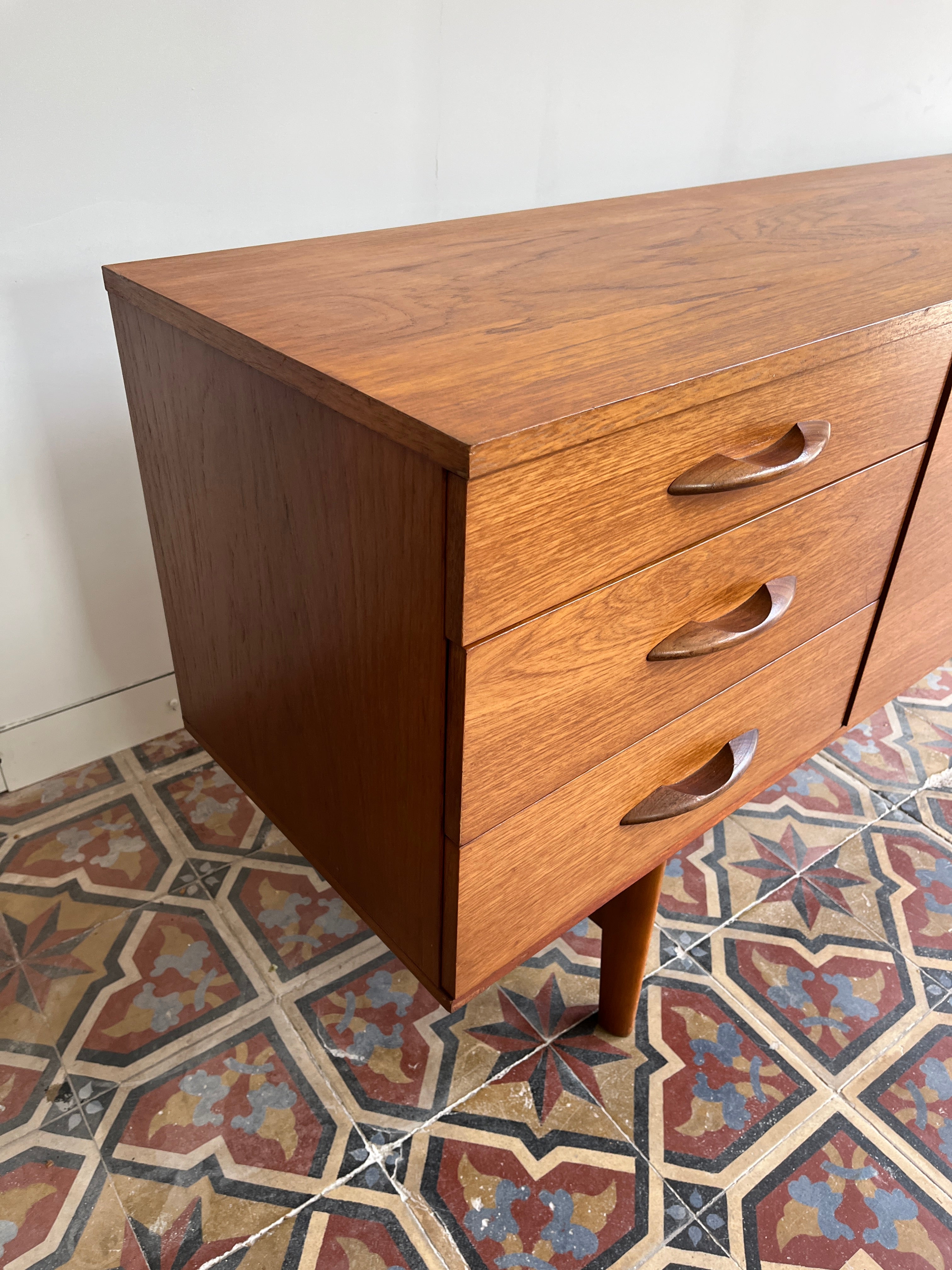 Avalon_Teak_Sideboard,_British_Mid_Century_Modern,_1960s
