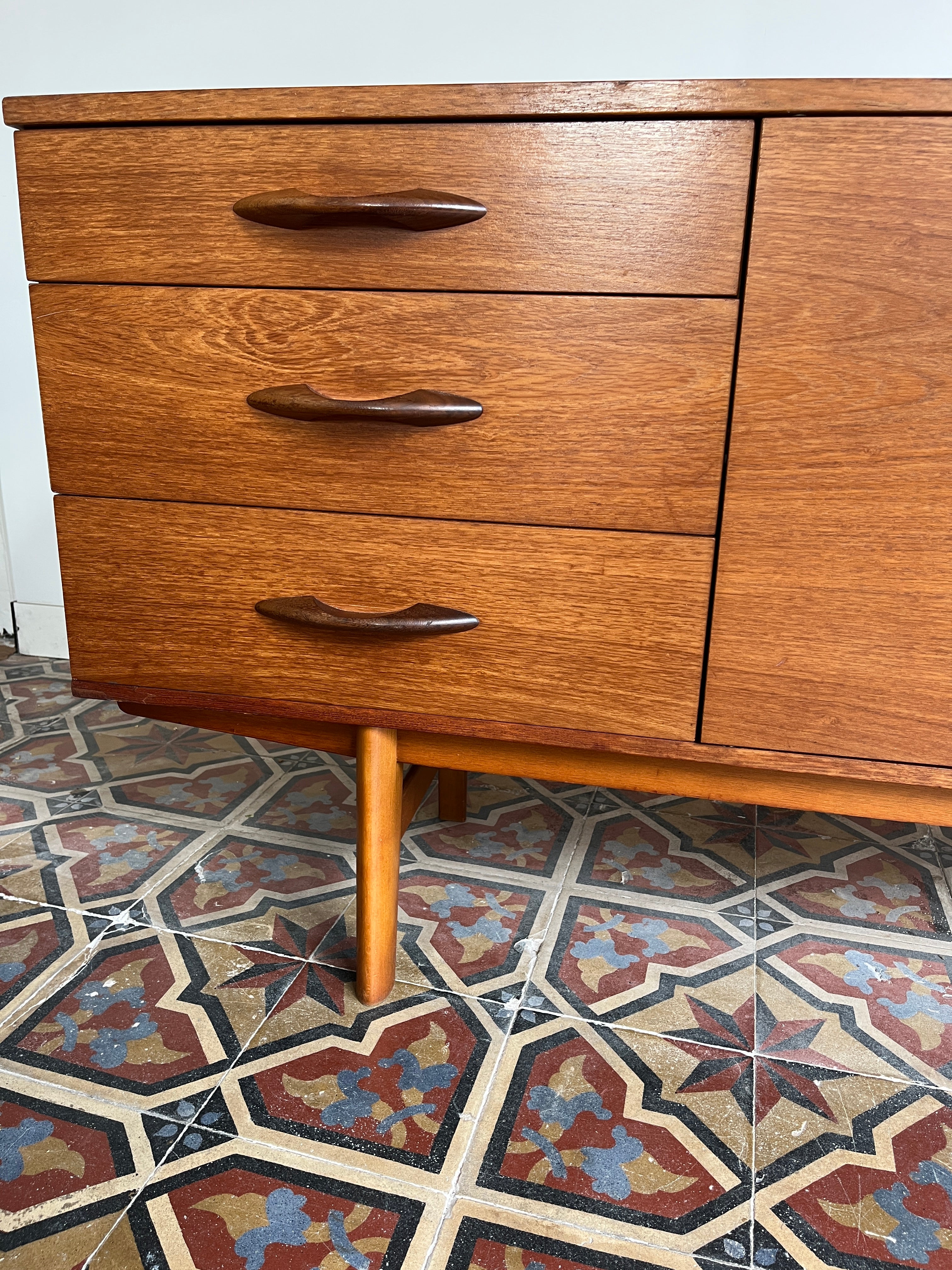 Avalon_Teak_Sideboard,_British_Mid_Century_Modern,_1960s