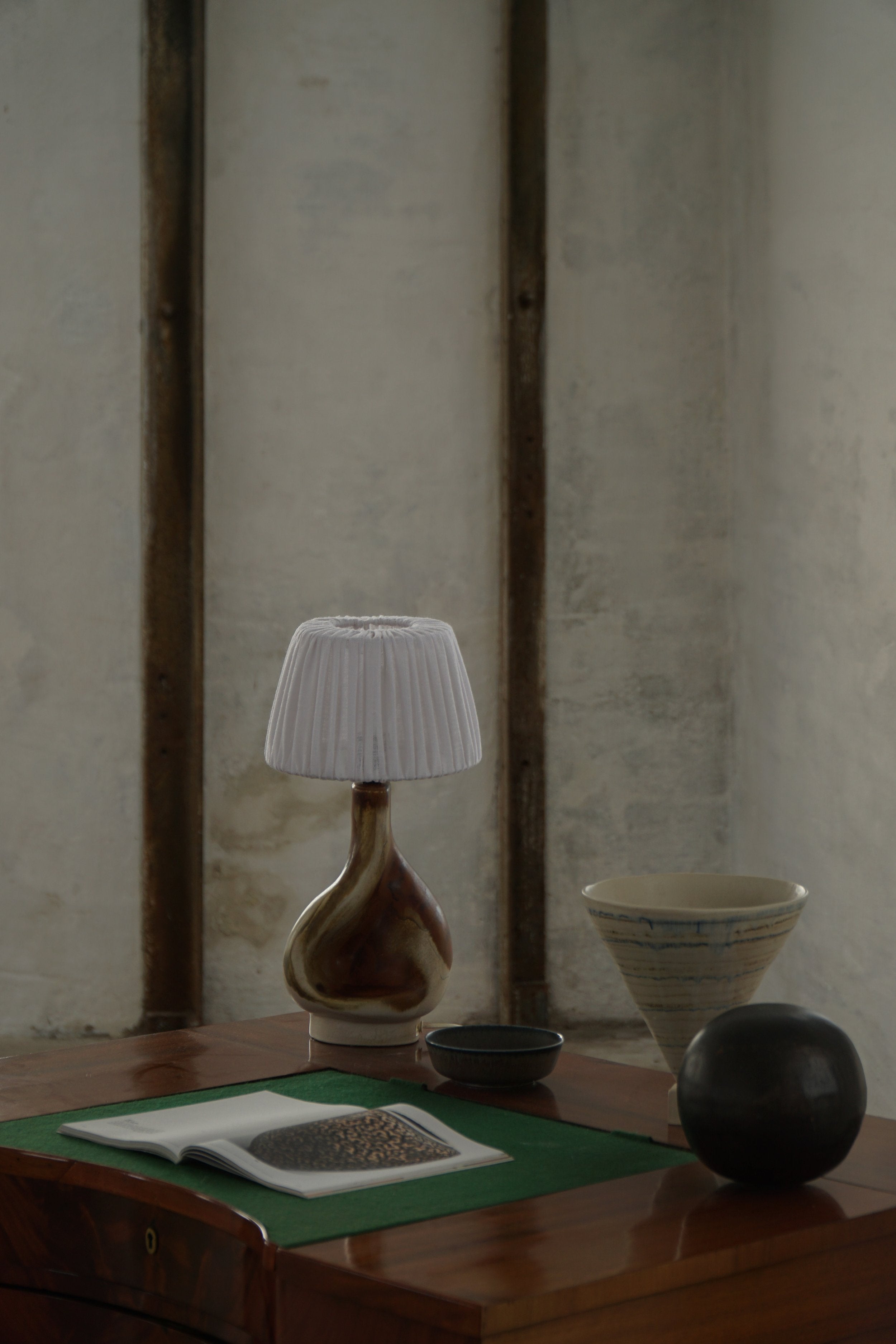 Axella_Stentøj_Sculptural_Stoneware_Table_Lamp,_Denmark