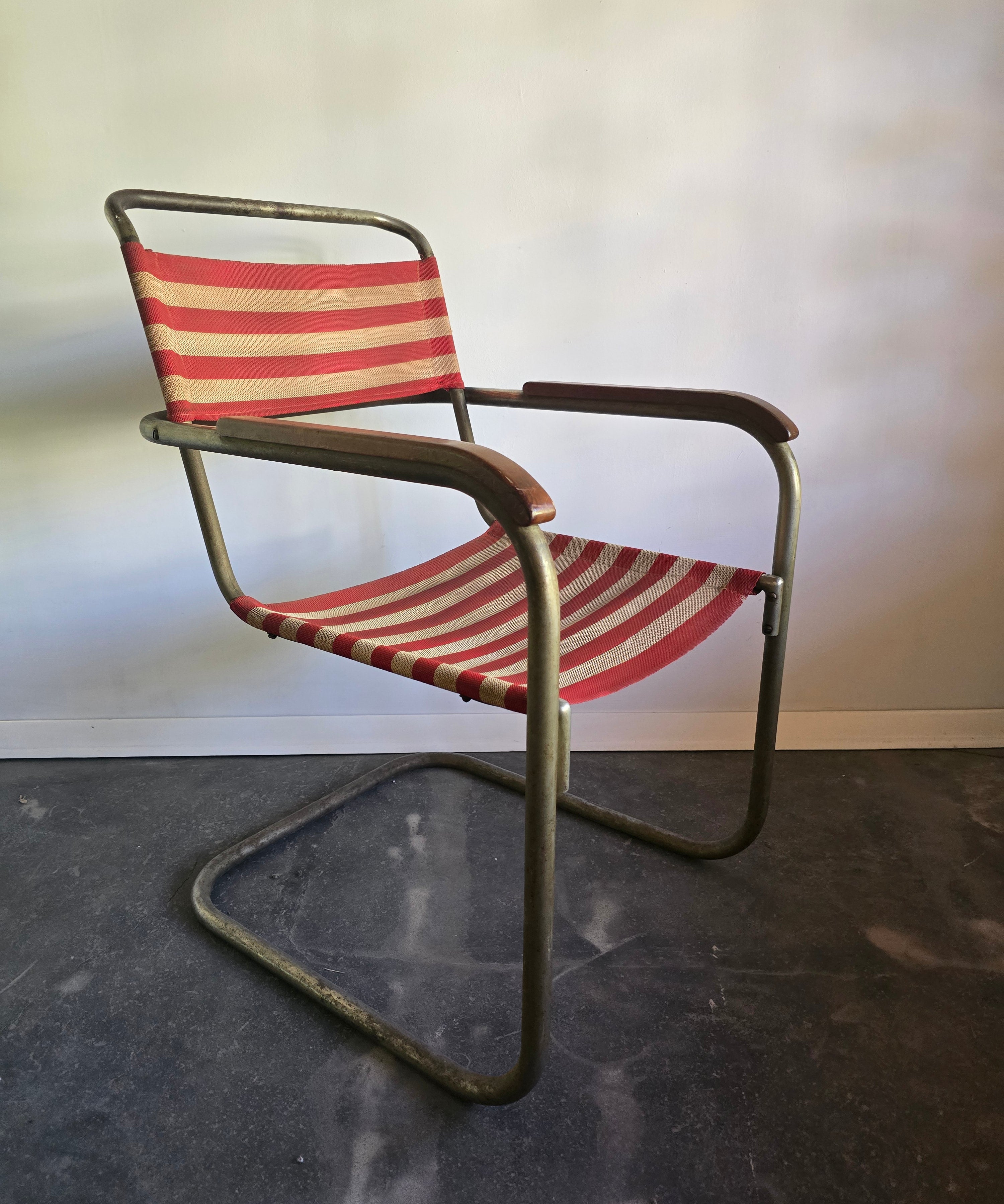 Bauhaus_Cantilever_Armchair_in_Tubular_Steel,_Wood_and_Red_and_Cream_Striped_Textile,_1930s