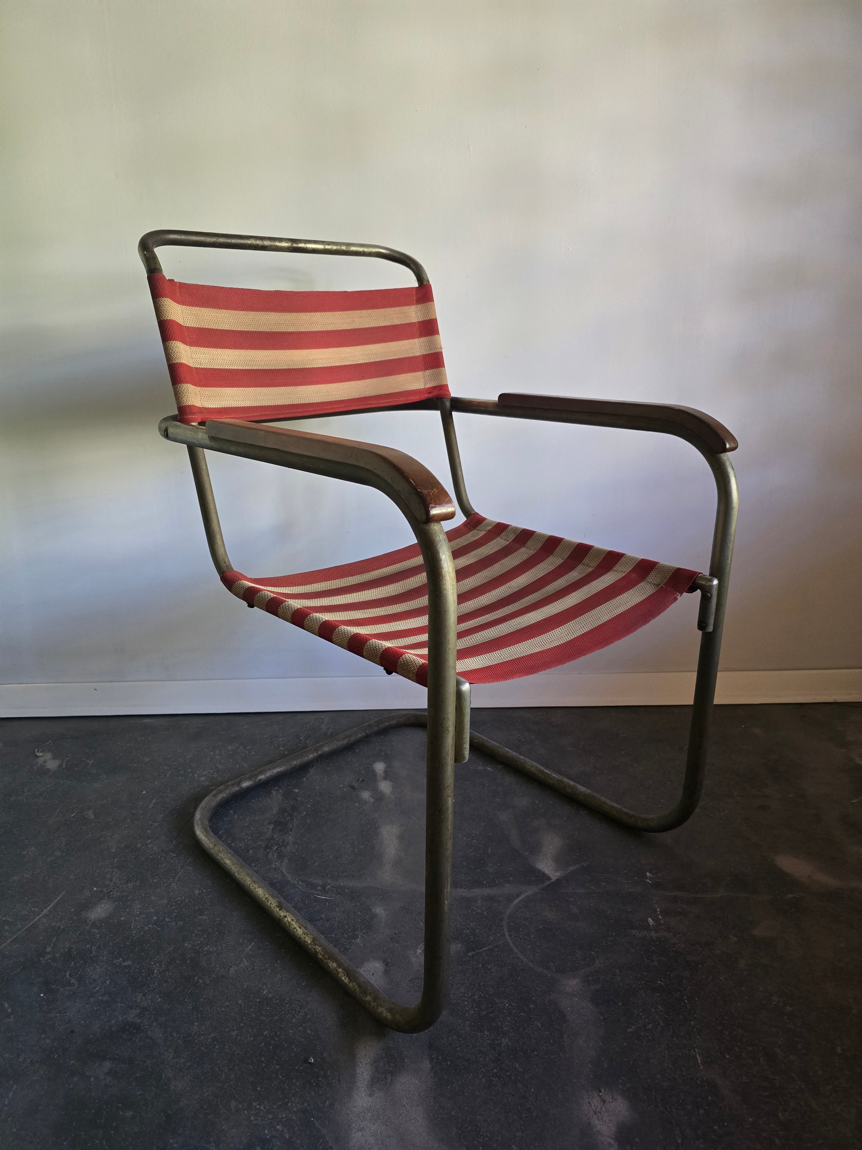 Bauhaus_Cantilever_Armchair_in_Tubular_Steel,_Wood_and_Red_and_Cream_Striped_Textile,_1930s