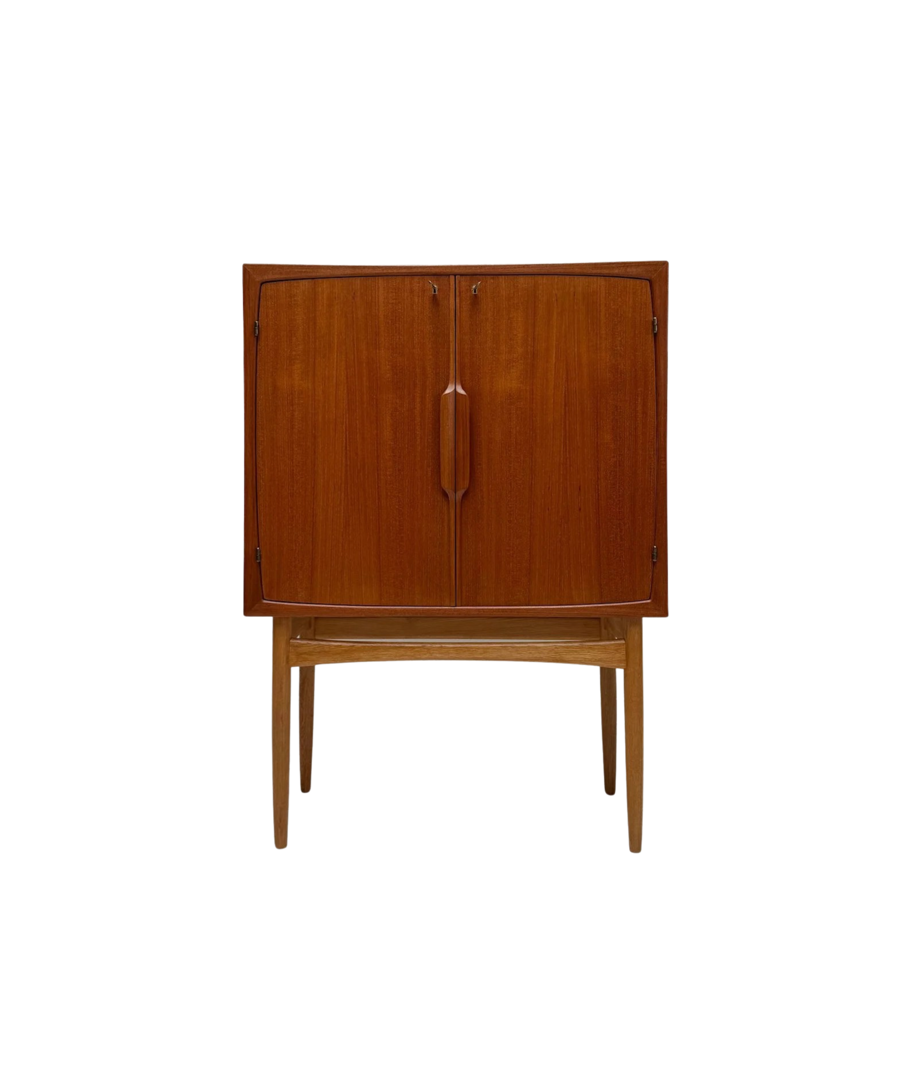 Bacchus_Teak_Bar_Cabinet_by_Torbjørn_Afdal_for_Mellemstrand_Møbelfabrik,_Norway,_1950s
