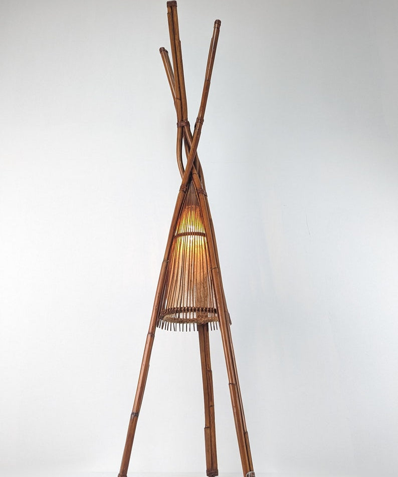 Bamboo_floor_lamp_by_Ramón_Castellano_for_Kalma,_1970