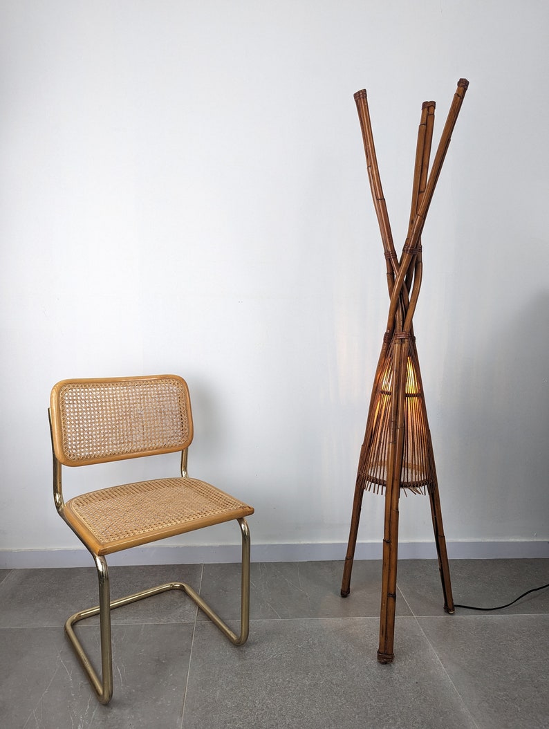 Bamboo_floor_lamp_by_Ramón_Castellano_for_Kalma,_1970