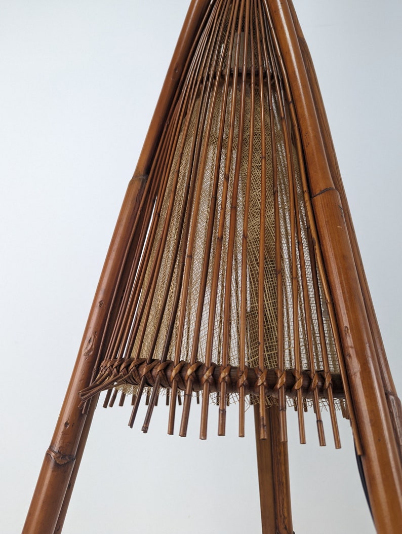 Bamboo_floor_lamp_by_Ramón_Castellano_for_Kalma,_1970