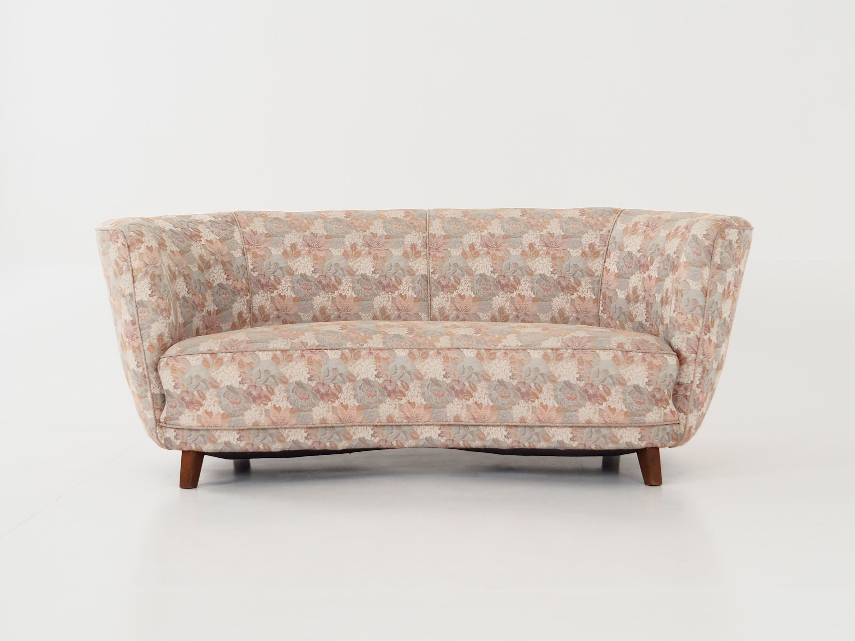 Banana_sofa,_Danish_design,_1970s,_production:_Denmark
