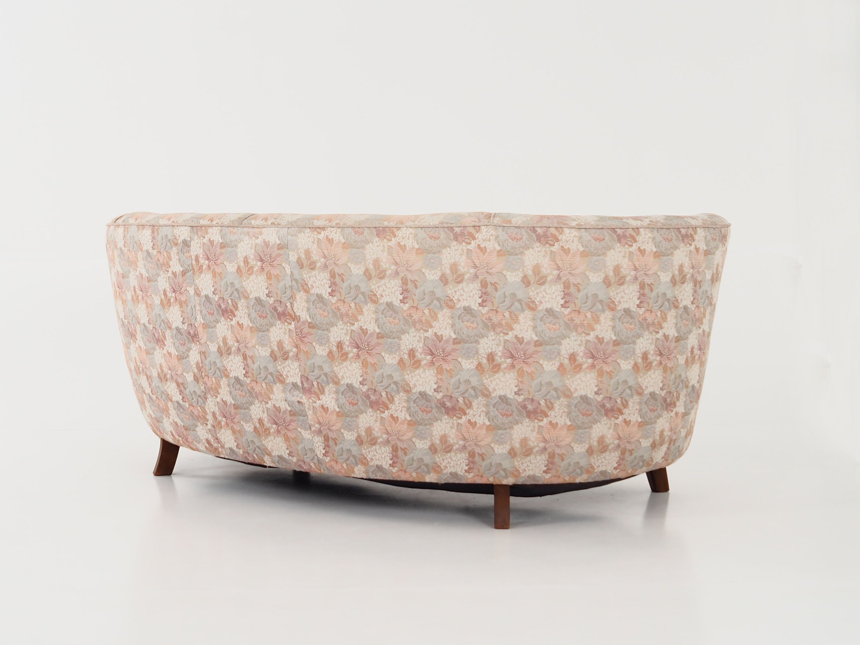 Banana_sofa,_Danish_design,_1970s,_production:_Denmark
