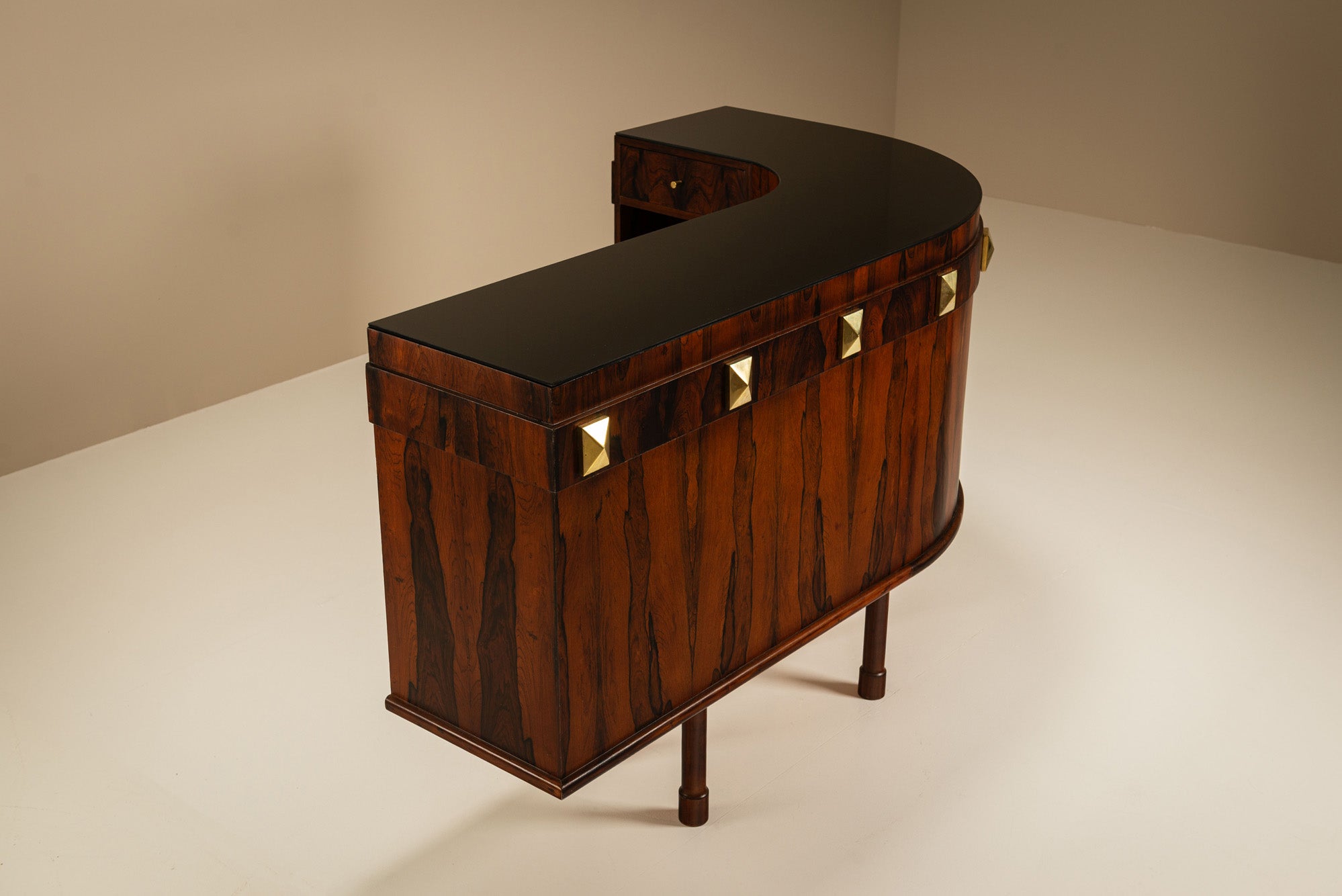 Bar_Cabinet_by_Fábrica_de_Móveis_Giesse,_1960s,_Brazil