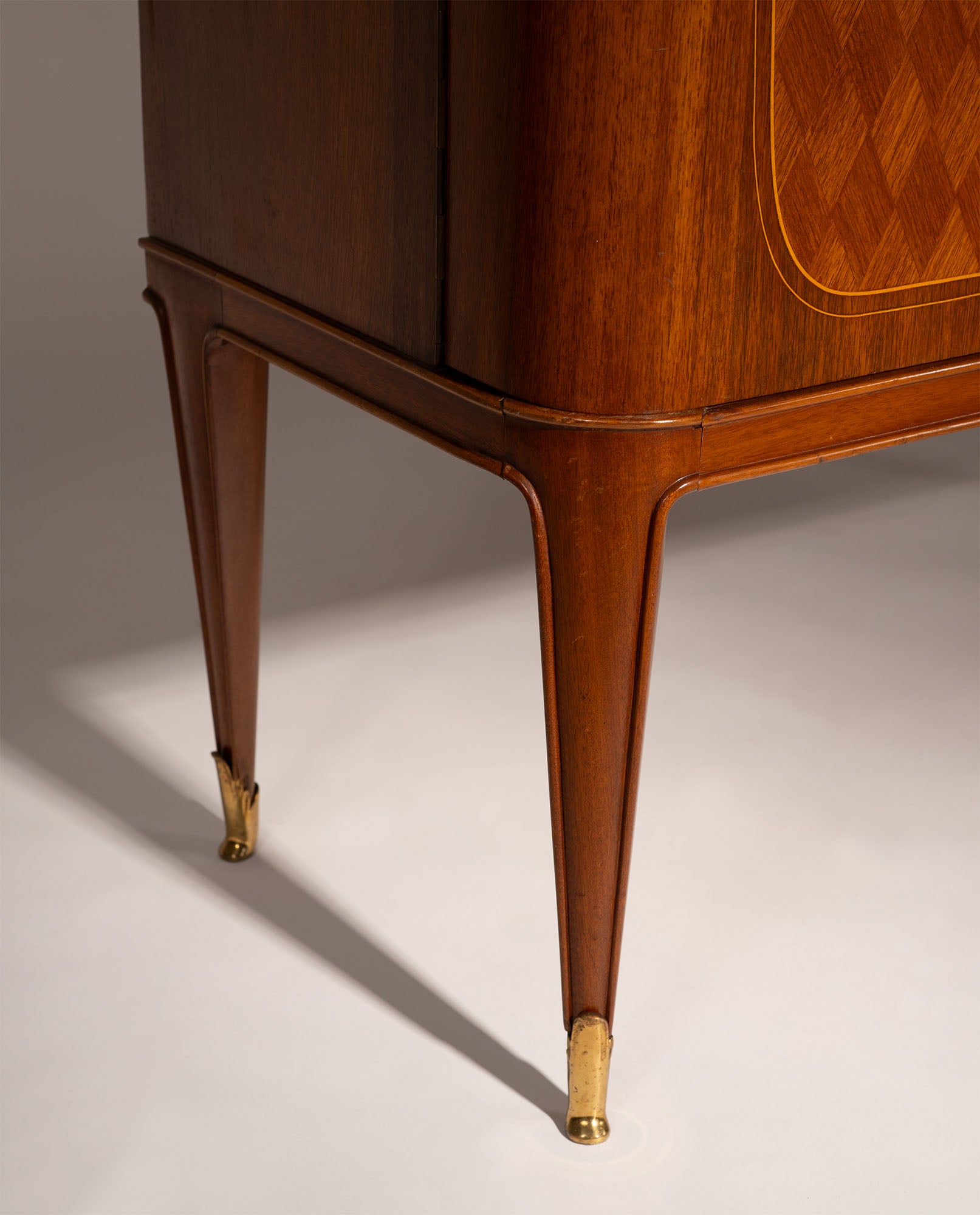 Bar_cabinet_in_Paolo_Buffa_style,_Italy_1950s