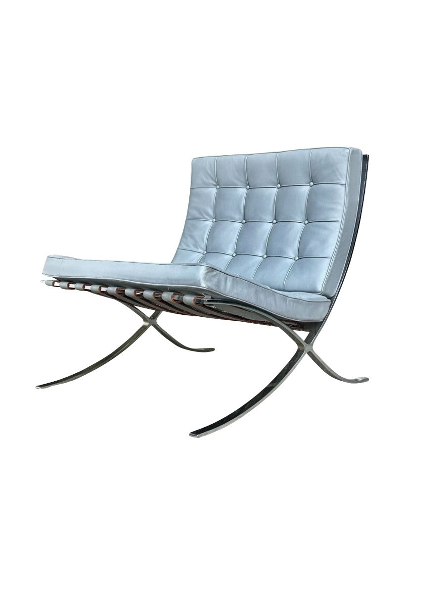 Barcelona_Chair_MR90_by_Mies_van_der_Rohe_for_Knoll,_1980s,_USA