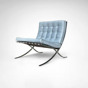 Barcelona_Chair_MR90_by_Mies_van_der_Rohe_for_Knoll,_1980s,_USA