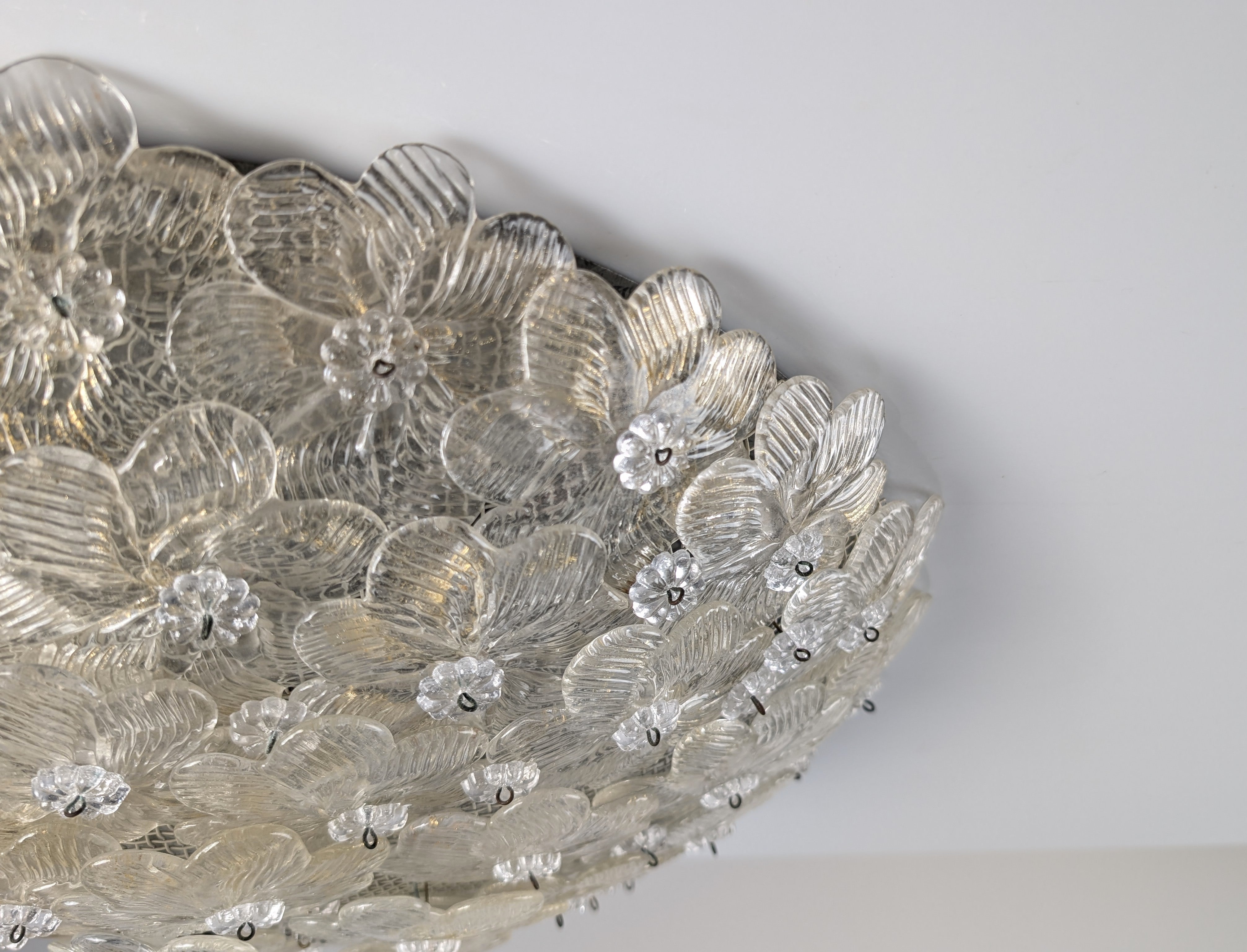 Murano_Glass_Flower_Ceiling_Lamp_by_Barovier_&_Toso_with_Gold_Dust,_Italy,_1960s