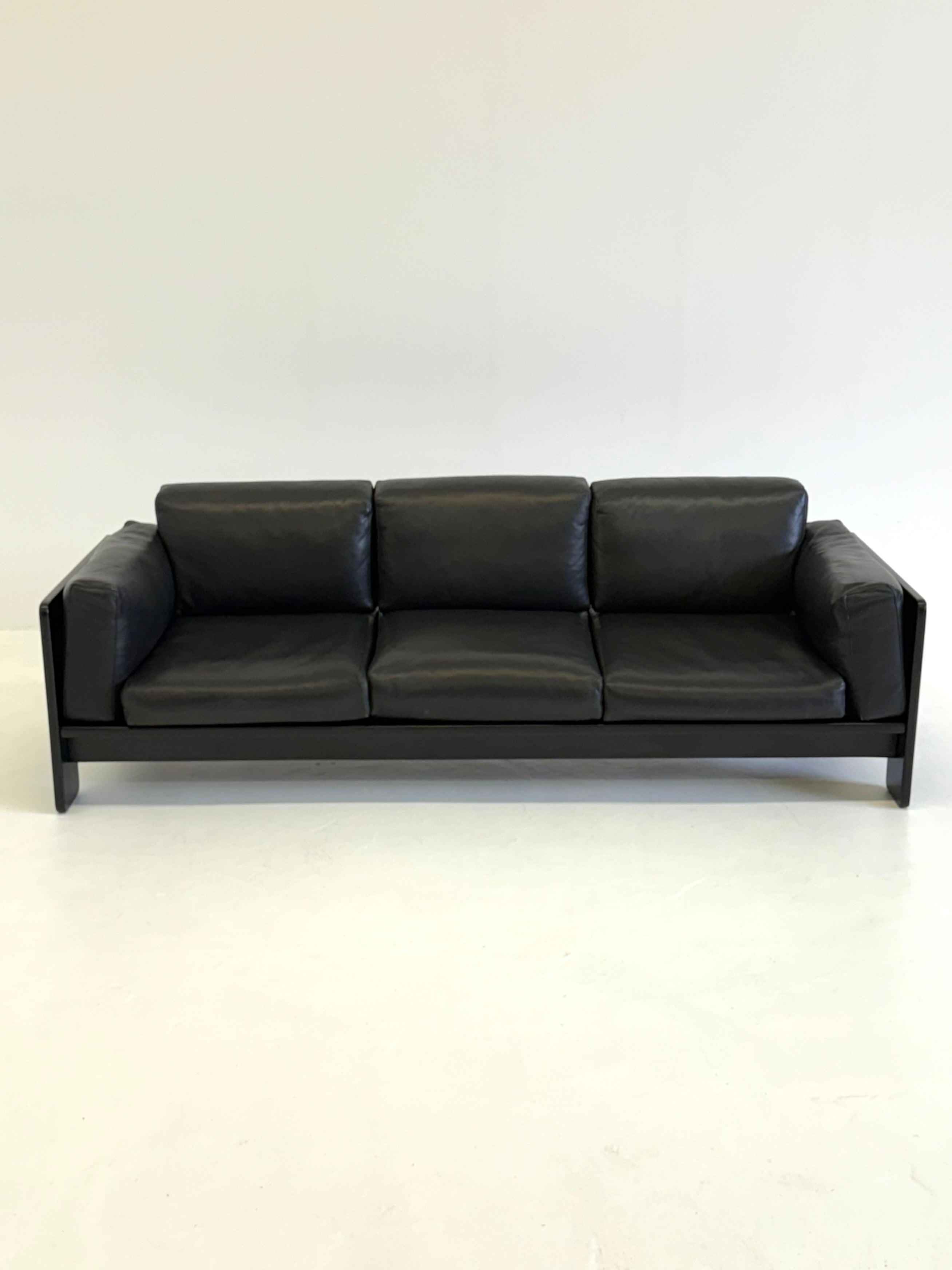 Bastiano_sofa_from_Afra_&_Tobia_Scarpa_for_Gavina