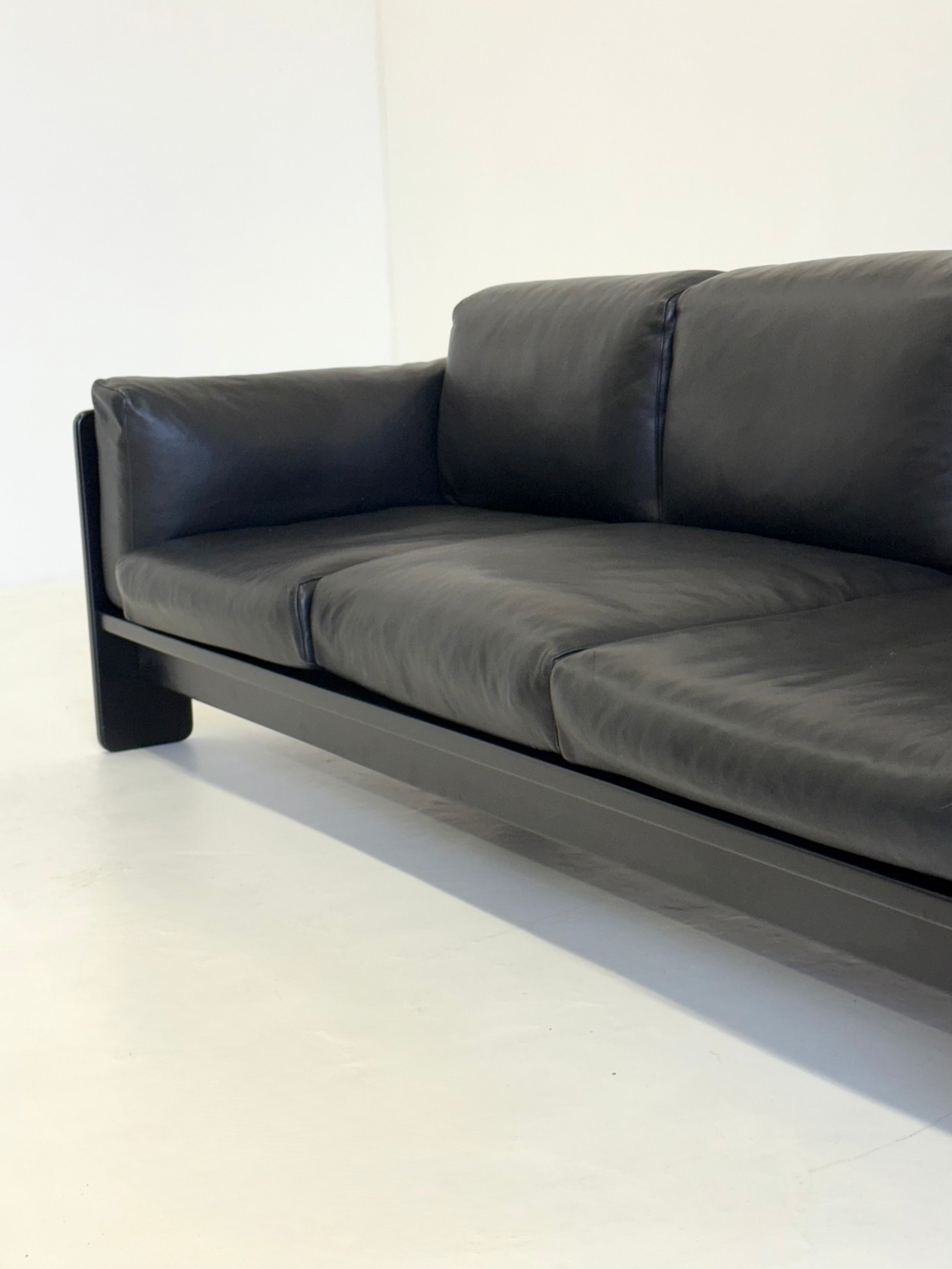 Bastiano_sofa_from_Afra_&_Tobia_Scarpa_for_Gavina