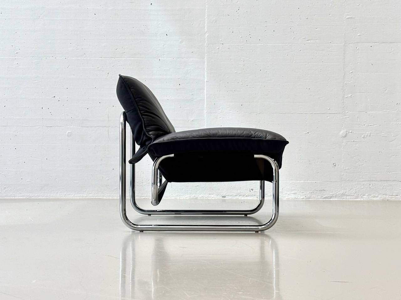 Bauhaus_lounge_chair_by_Johan_Bertil_Häggström_for_IKEA,_1970s