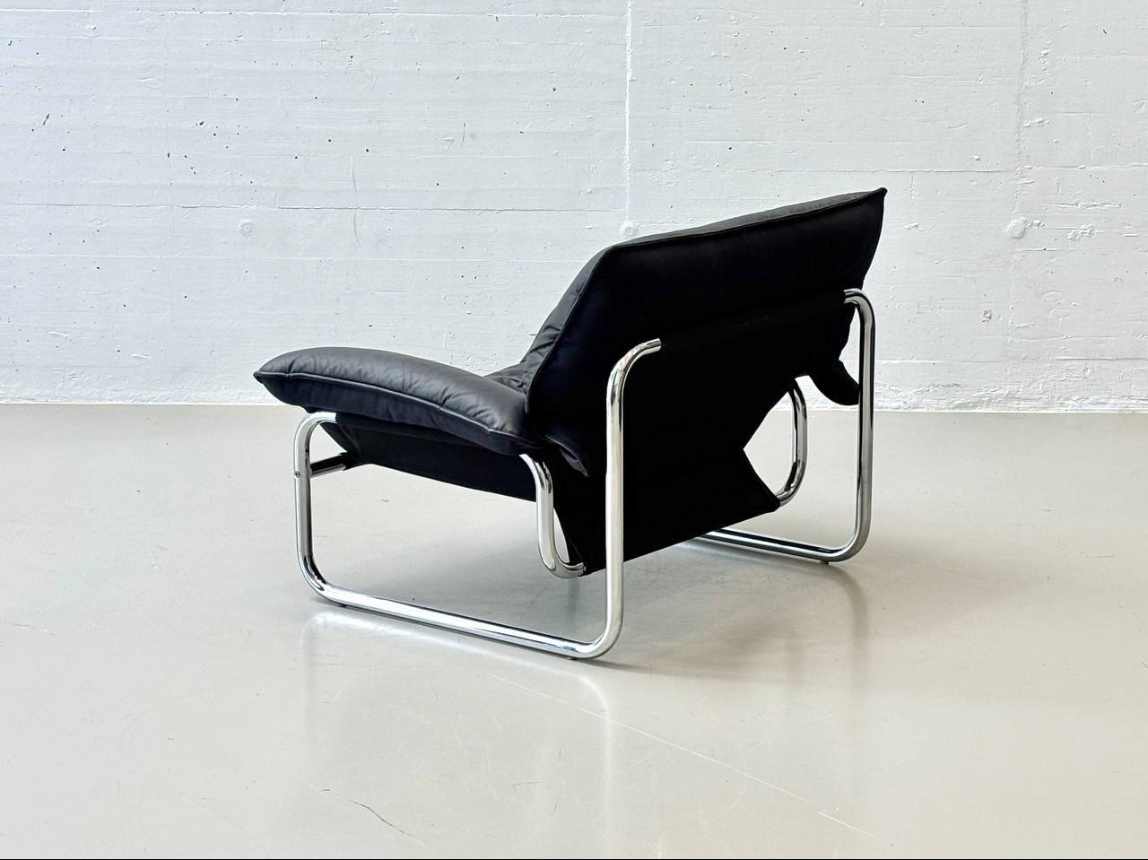 Bauhaus_lounge_chair_by_Johan_Bertil_Häggström_for_IKEA,_1970s