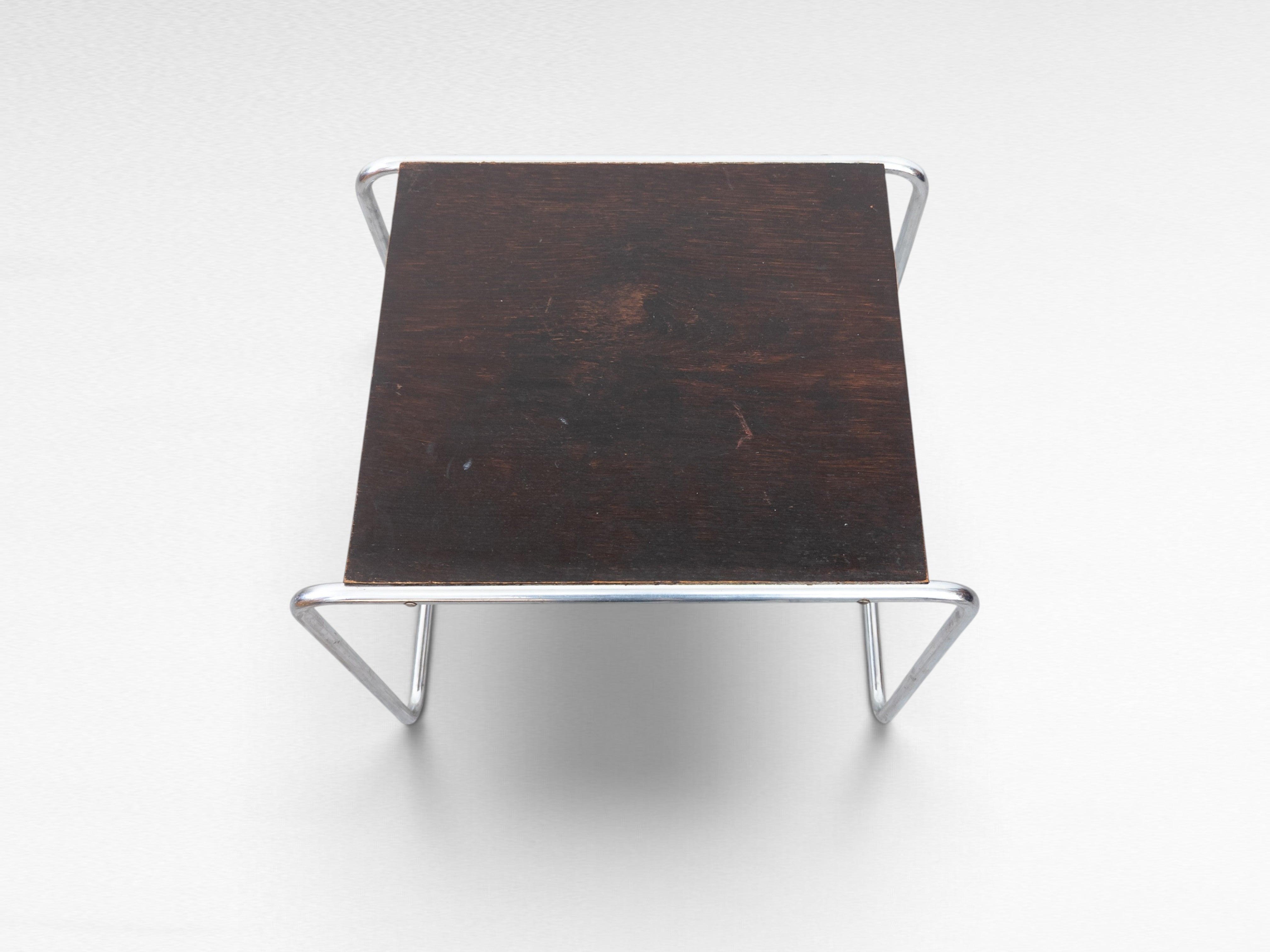 Set_of_4_Marcel_Breuer_B9_Bauhaus_Nesting_Tables_in_Tubular_Steel_and_Wood,_Czechoslovakia,_1930s