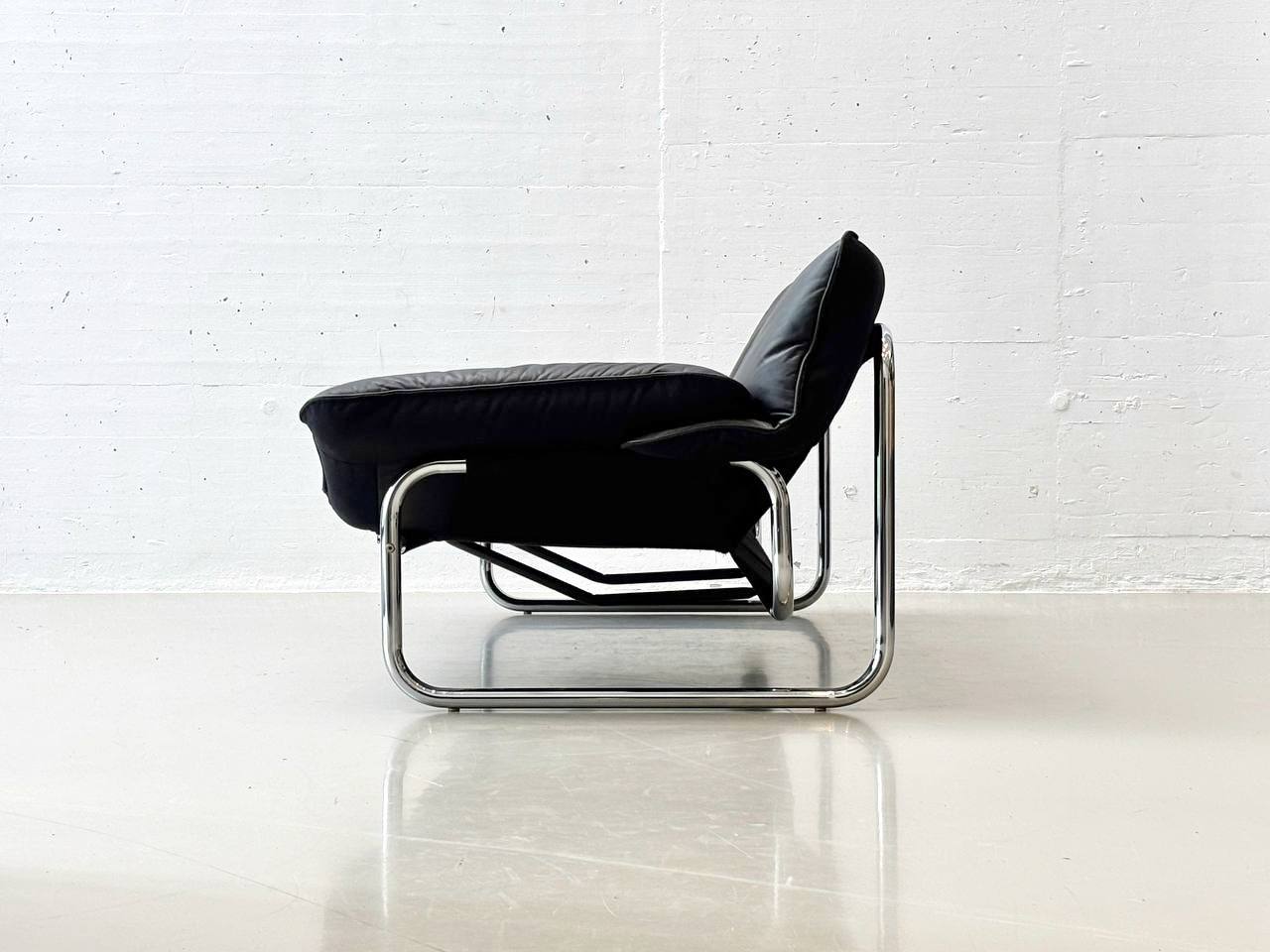 Bauhaus_three-seater_sofa_Johan_Bertil_Häggström_for_IKEA,_1970s