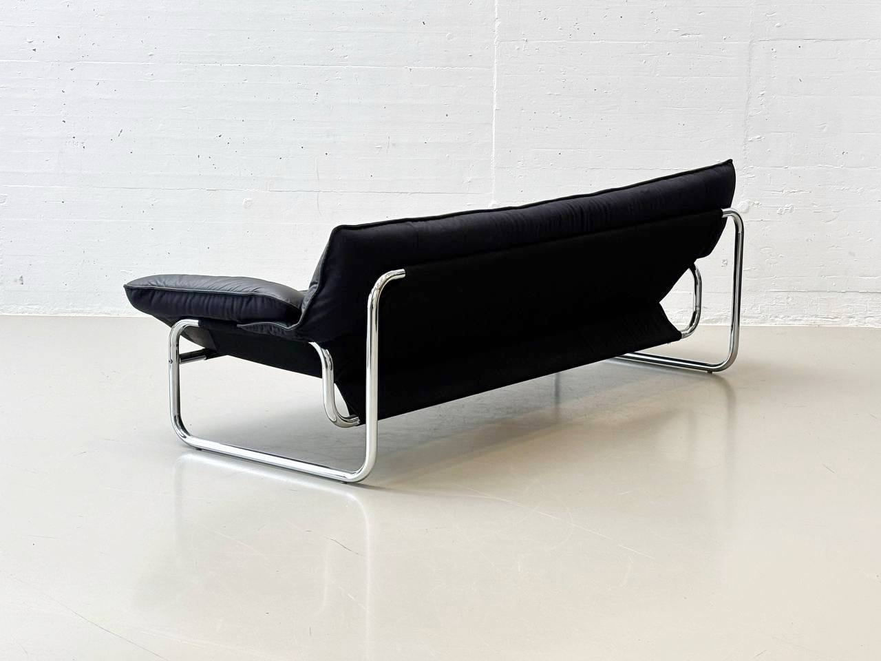 Bauhaus_three-seater_sofa_Johan_Bertil_Häggström_for_IKEA,_1970s