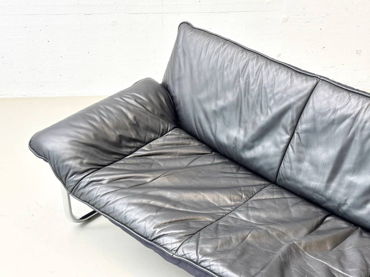 Bauhaus_three-seater_sofa_Johan_Bertil_Häggström_for_IKEA,_1970s