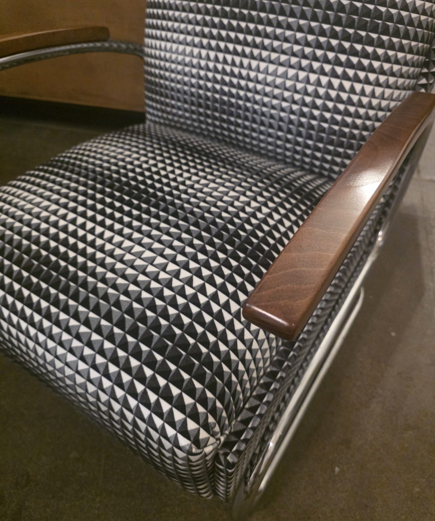 1930s_Model_411_Cantilever_Armchair_by_Thonet_TON,_Czechoslovakia