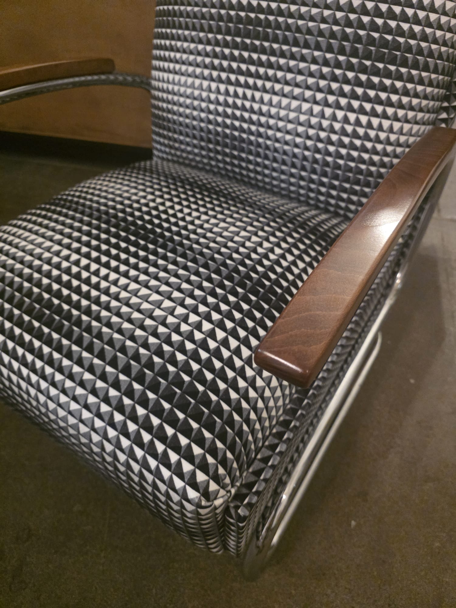 1930s_Model_411_Cantilever_Armchair_by_Thonet_TON,_Czechoslovakia