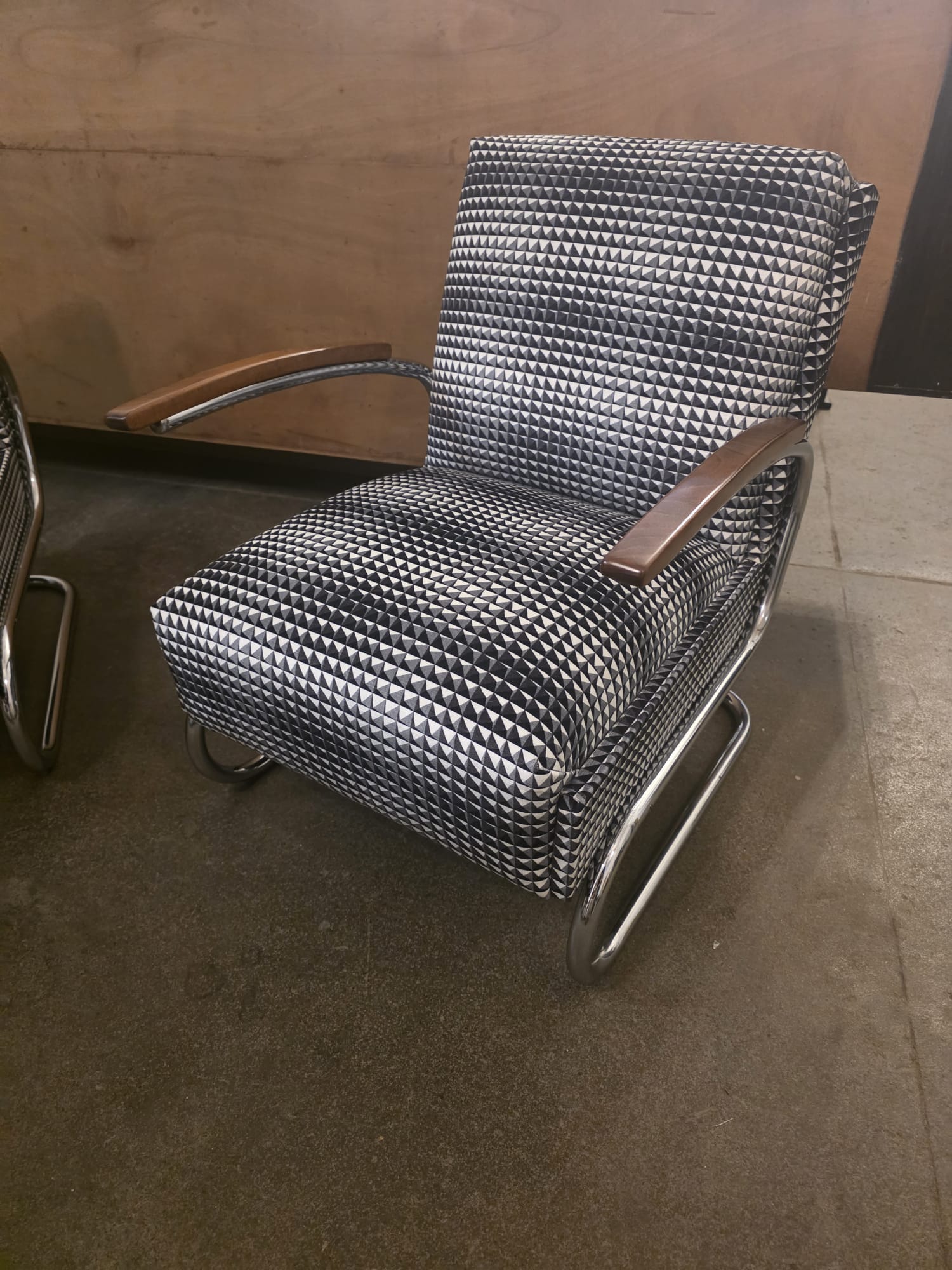 1930s_Model_411_Cantilever_Armchair_by_Thonet_TON,_Czechoslovakia