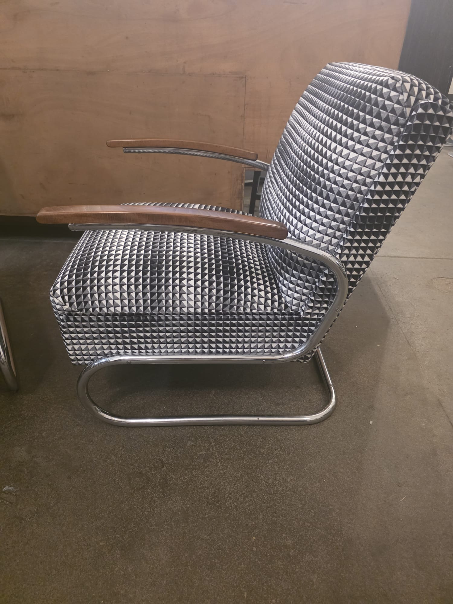 1930s_Model_411_Cantilever_Armchair_by_Thonet_TON,_Czechoslovakia