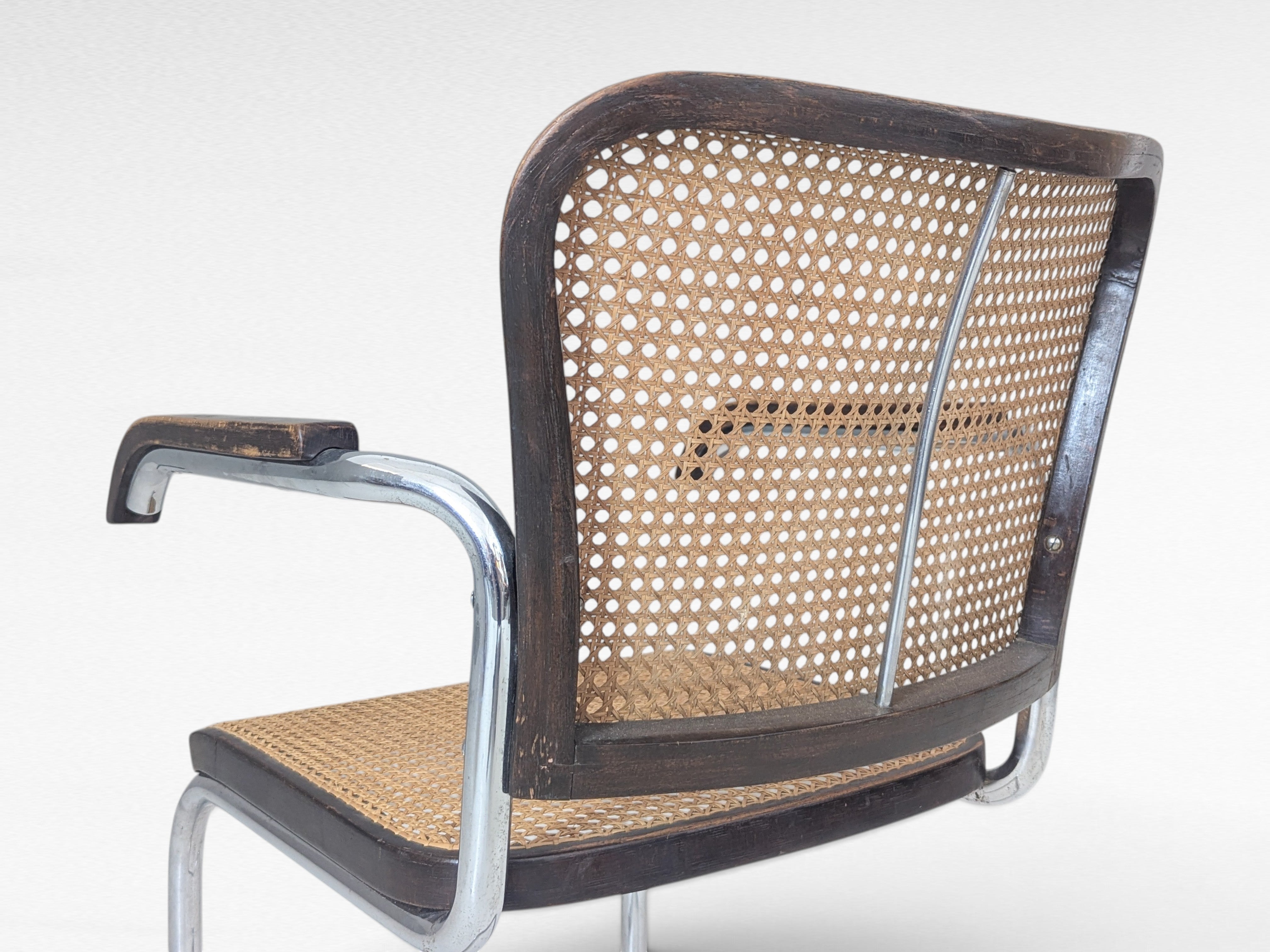 Bauhaus_tubular_steel_armchair_K_17_by_Robert_Slezák,_1930s