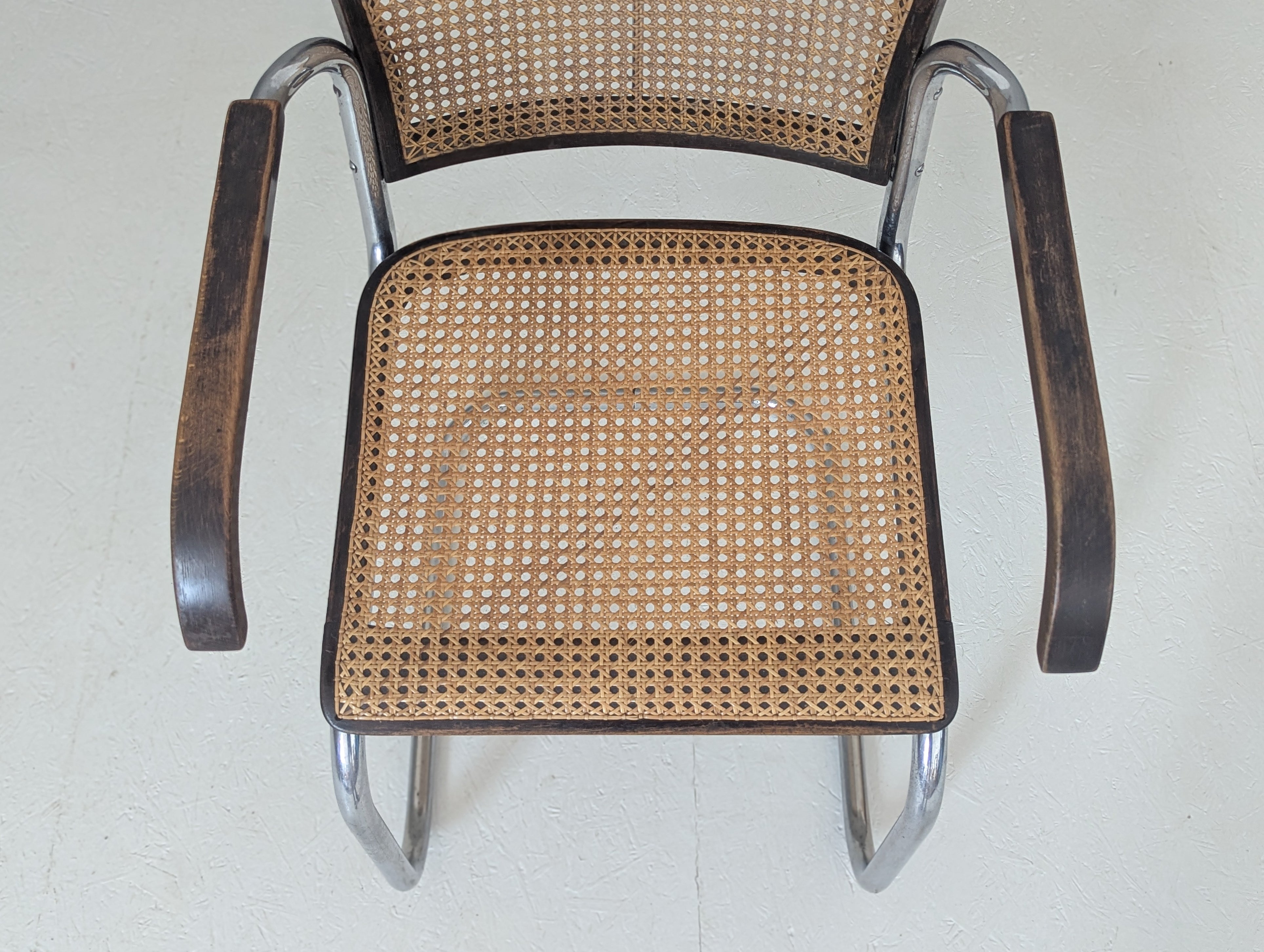 Bauhaus_tubular_steel_armchair_K_17_by_Robert_Slezák,_1930s