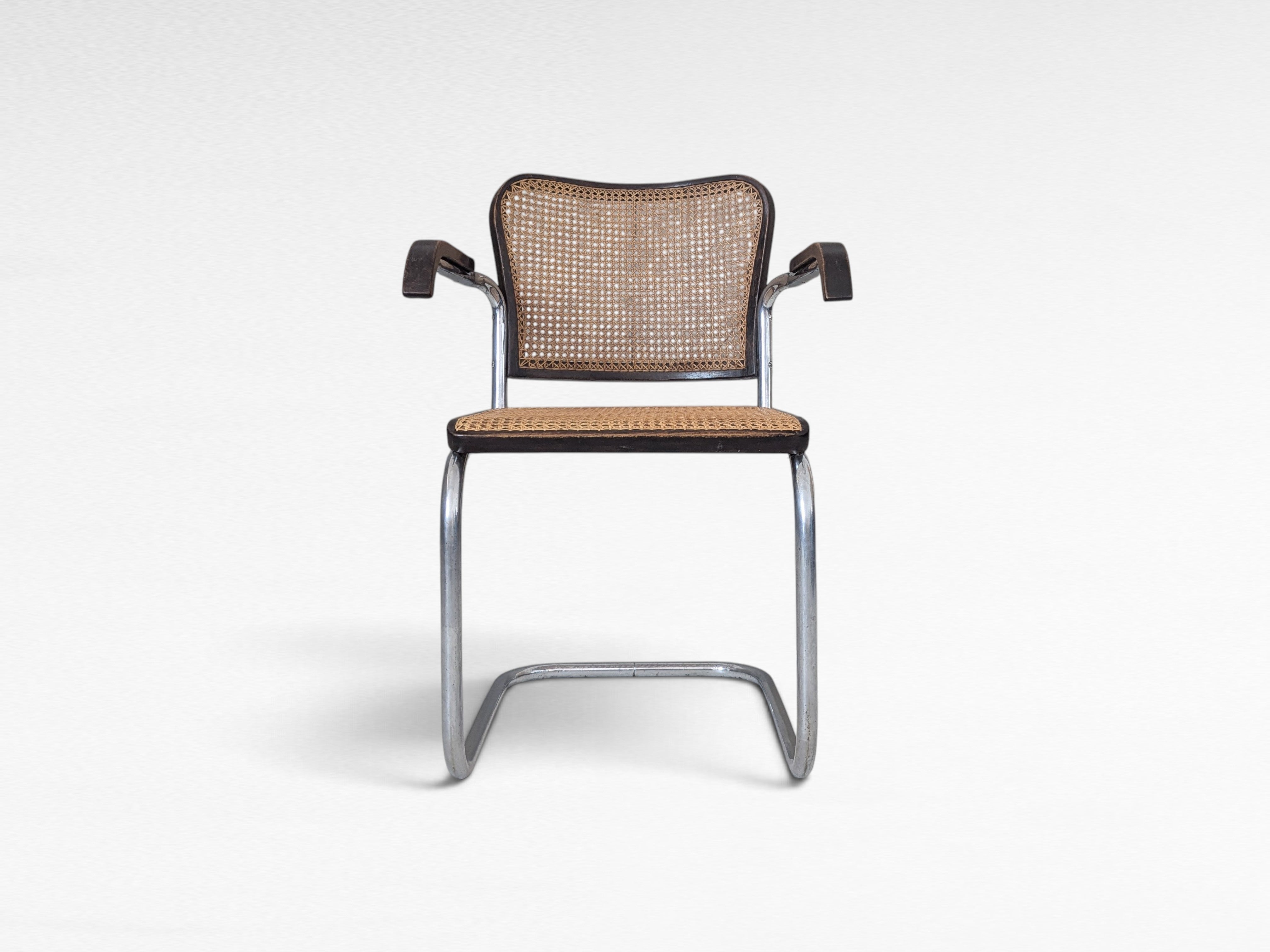 Bauhaus_tubular_steel_armchair_K_17_by_Robert_Slezák,_1930s