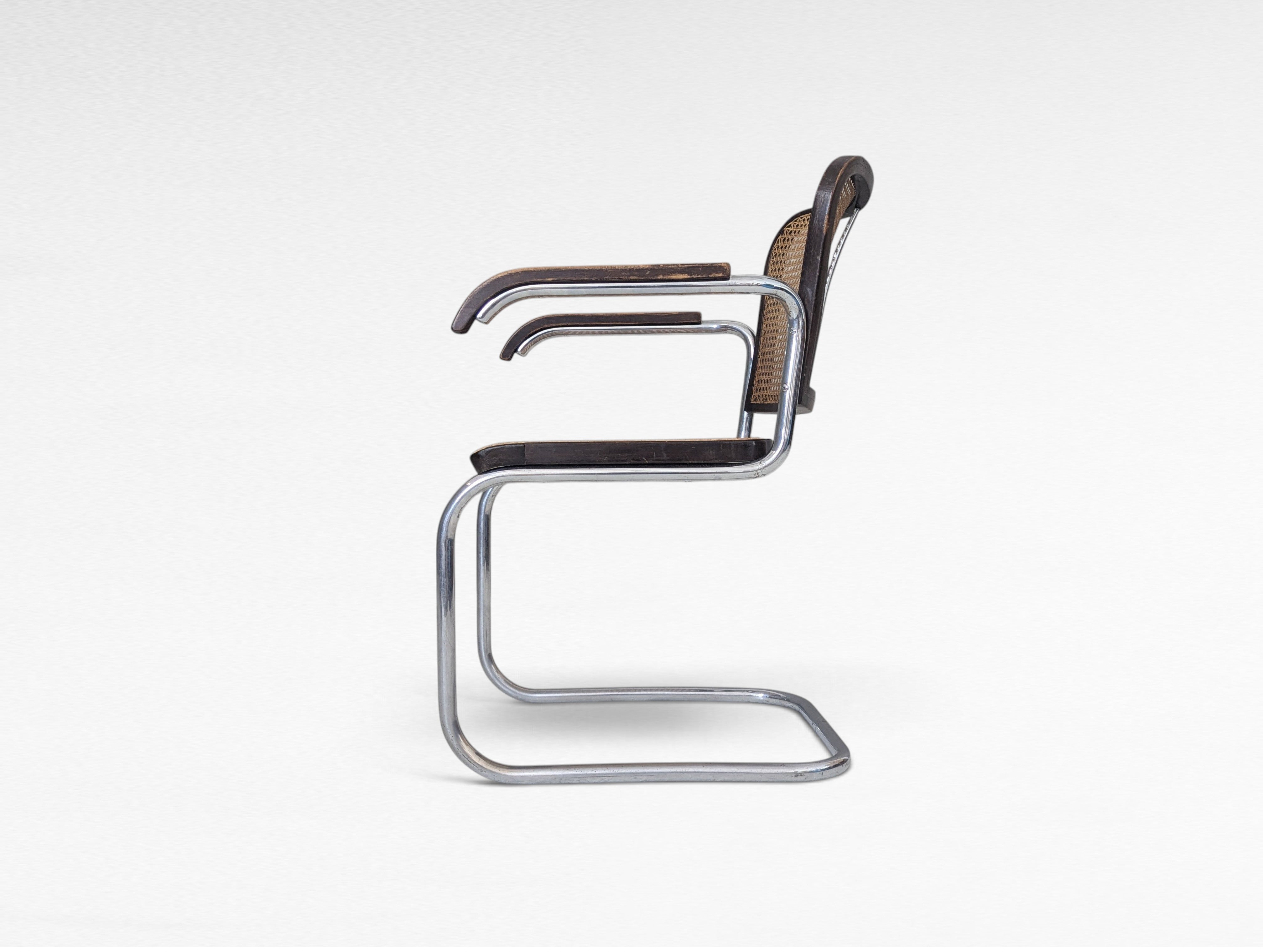Bauhaus_tubular_steel_armchair_K_17_by_Robert_Slezák,_1930s