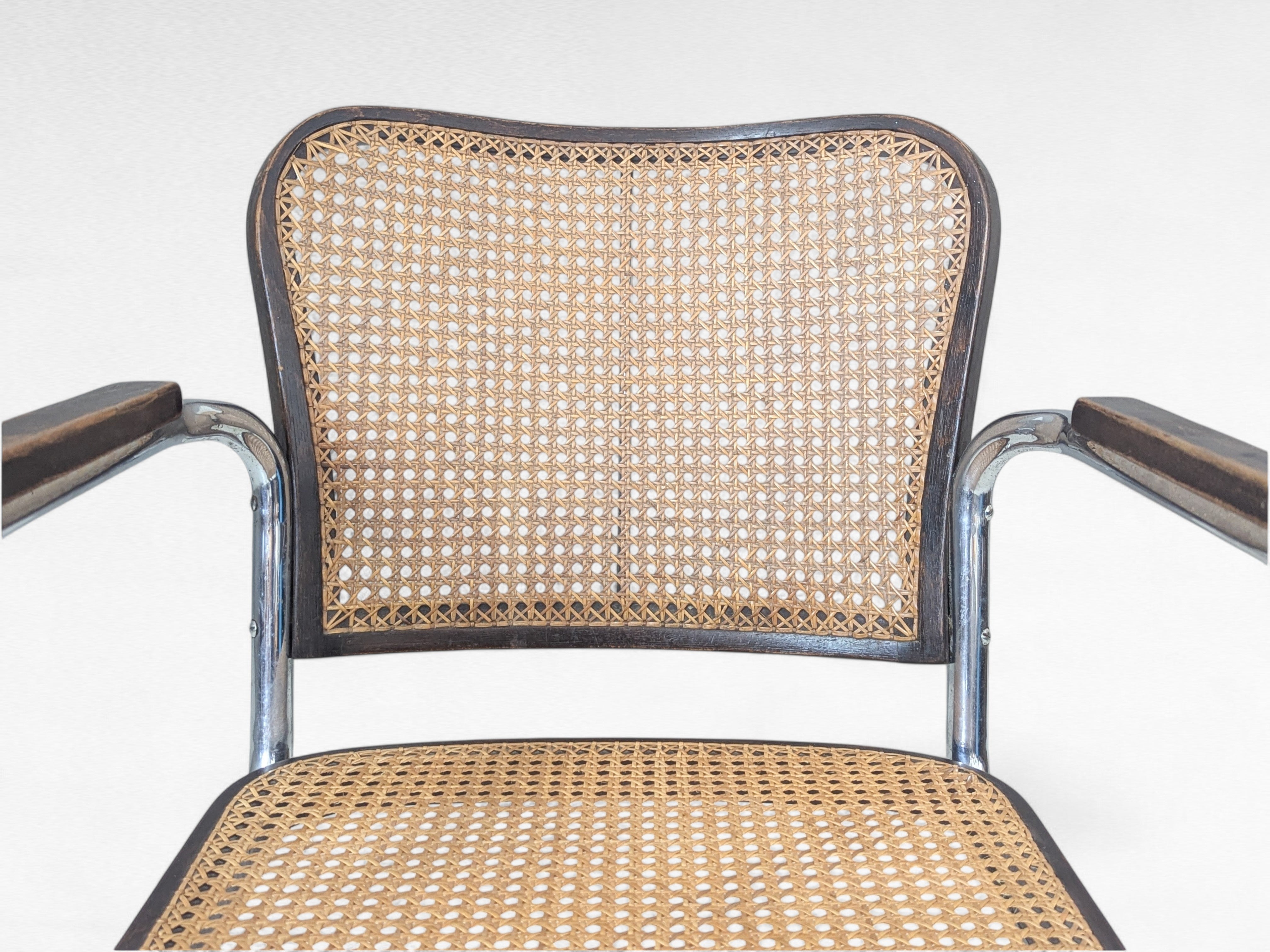 Bauhaus_tubular_steel_armchair_K_17_by_Robert_Slezák,_1930s