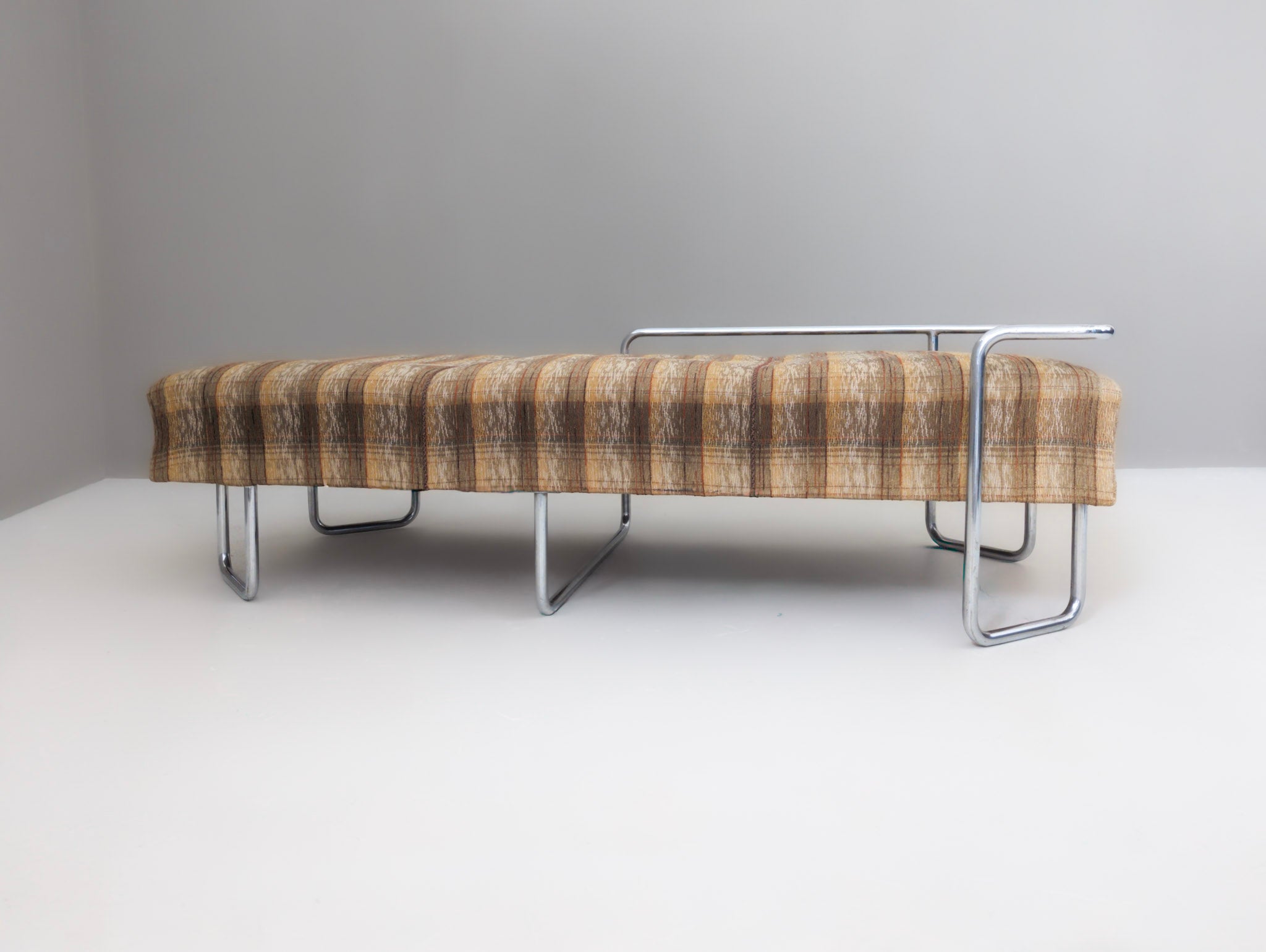 Bauhaus_Tubular_Steel_Daybed_B_267_by_Bruno_Weil_for_Thonet,_1930s