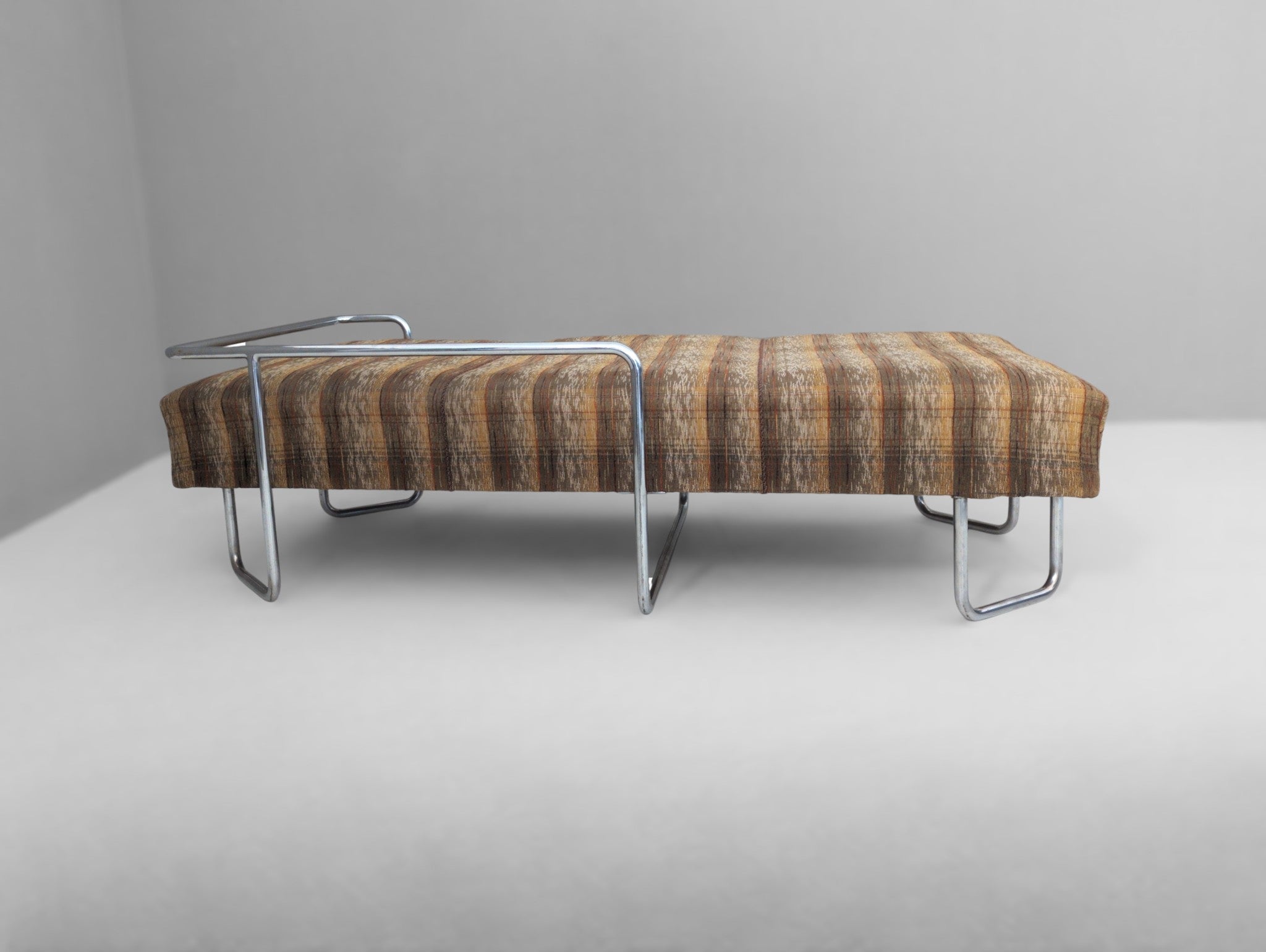 Bauhaus_Tubular_Steel_Daybed_B_267_by_Bruno_Weil_for_Thonet,_1930s