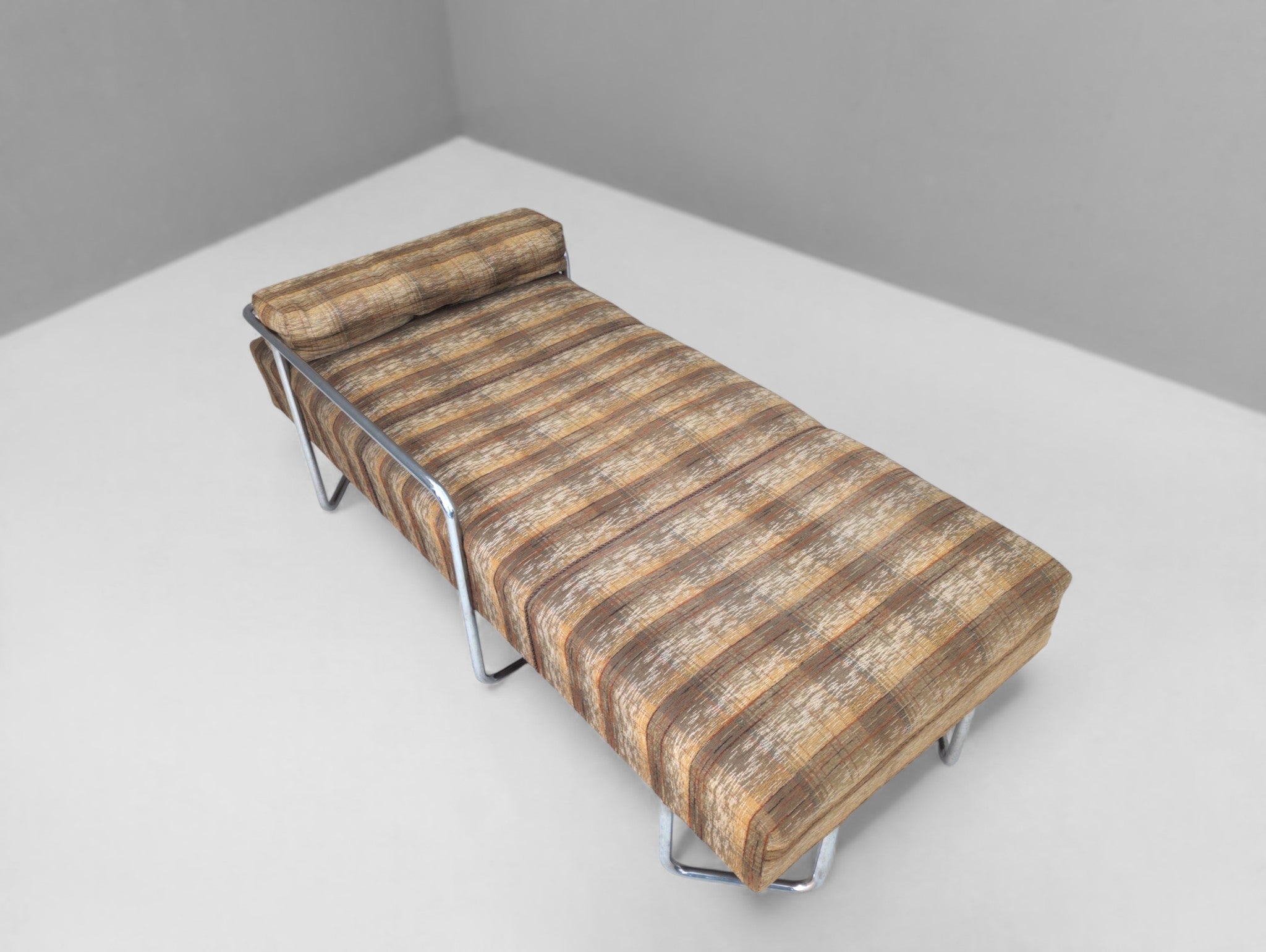 Bauhaus_Tubular_Steel_Daybed_B_267_by_Bruno_Weil_for_Thonet,_1930s