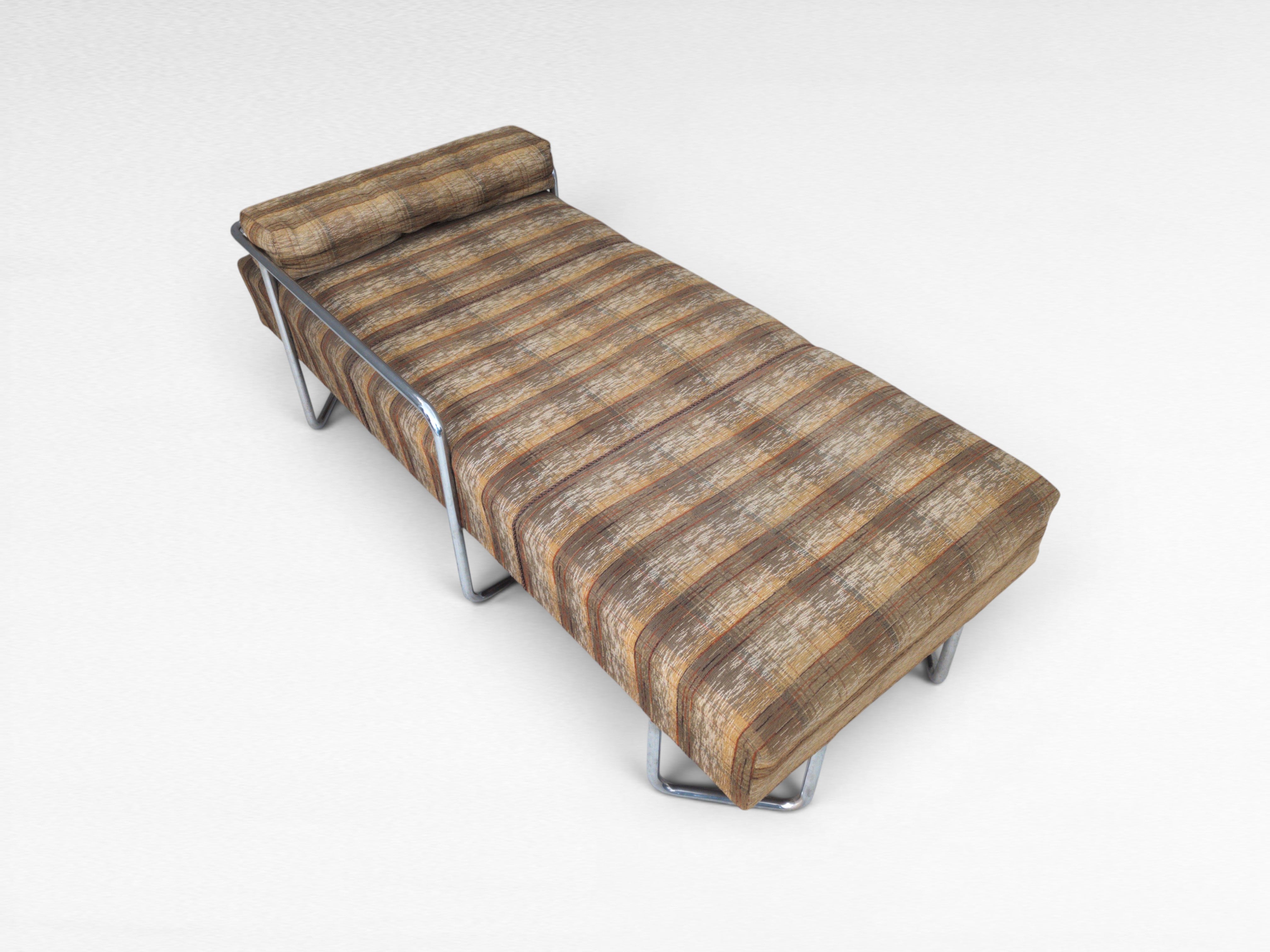 Bauhaus_Tubular_Steel_Daybed_B_267_by_Bruno_Weil_for_Thonet,_1930s