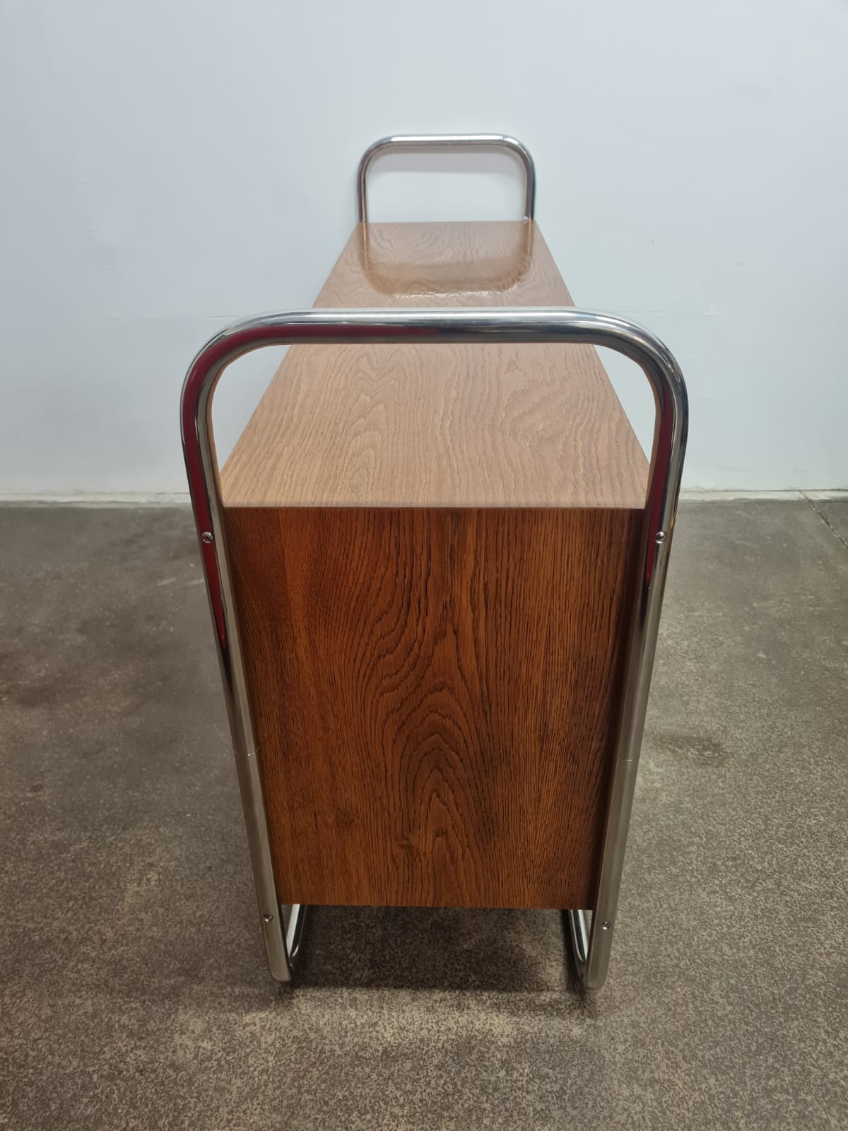 Bauhaus_Tubular_Steel_Display_Cabinet