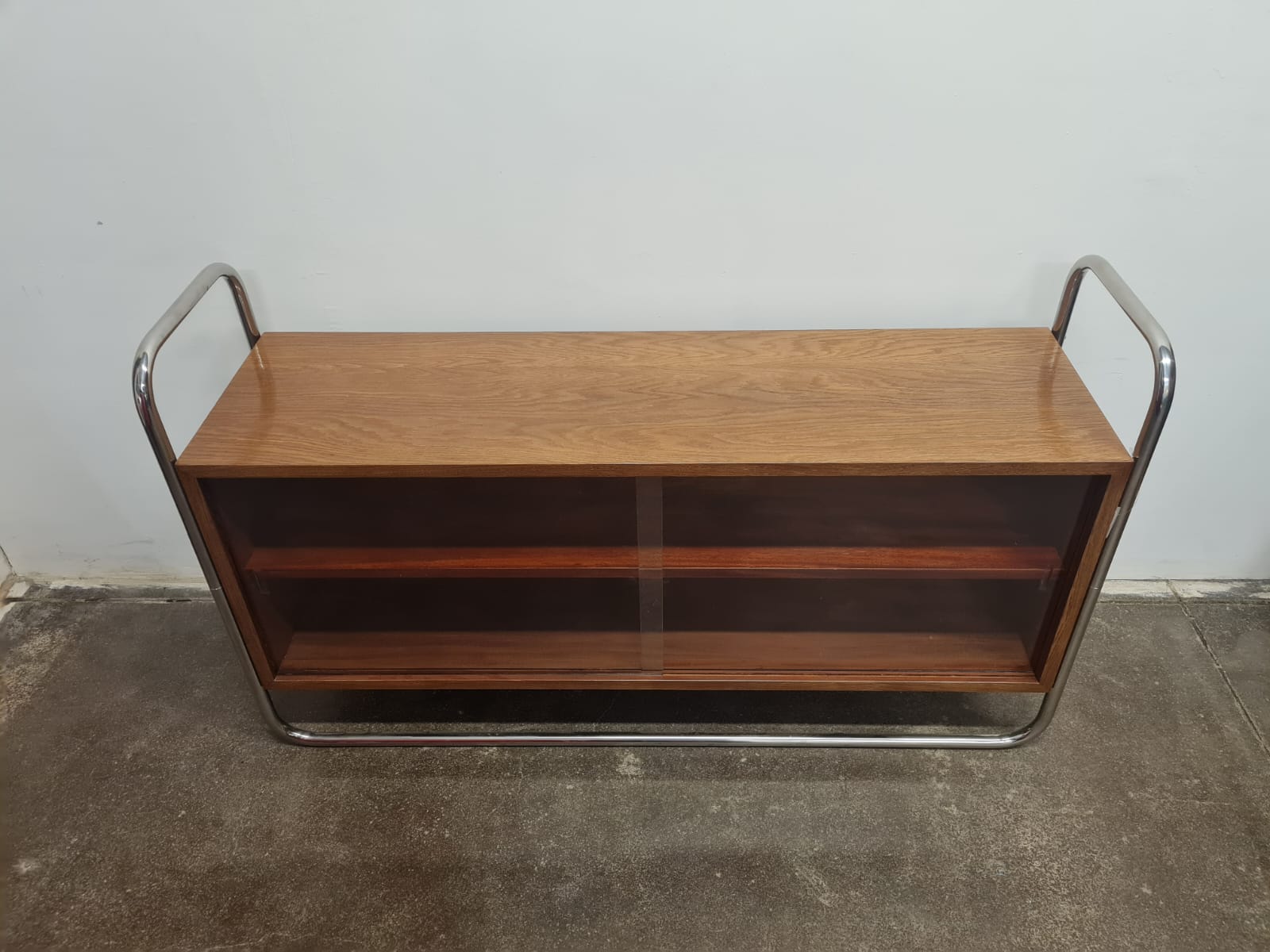 Bauhaus_Tubular_Steel_Display_Cabinet