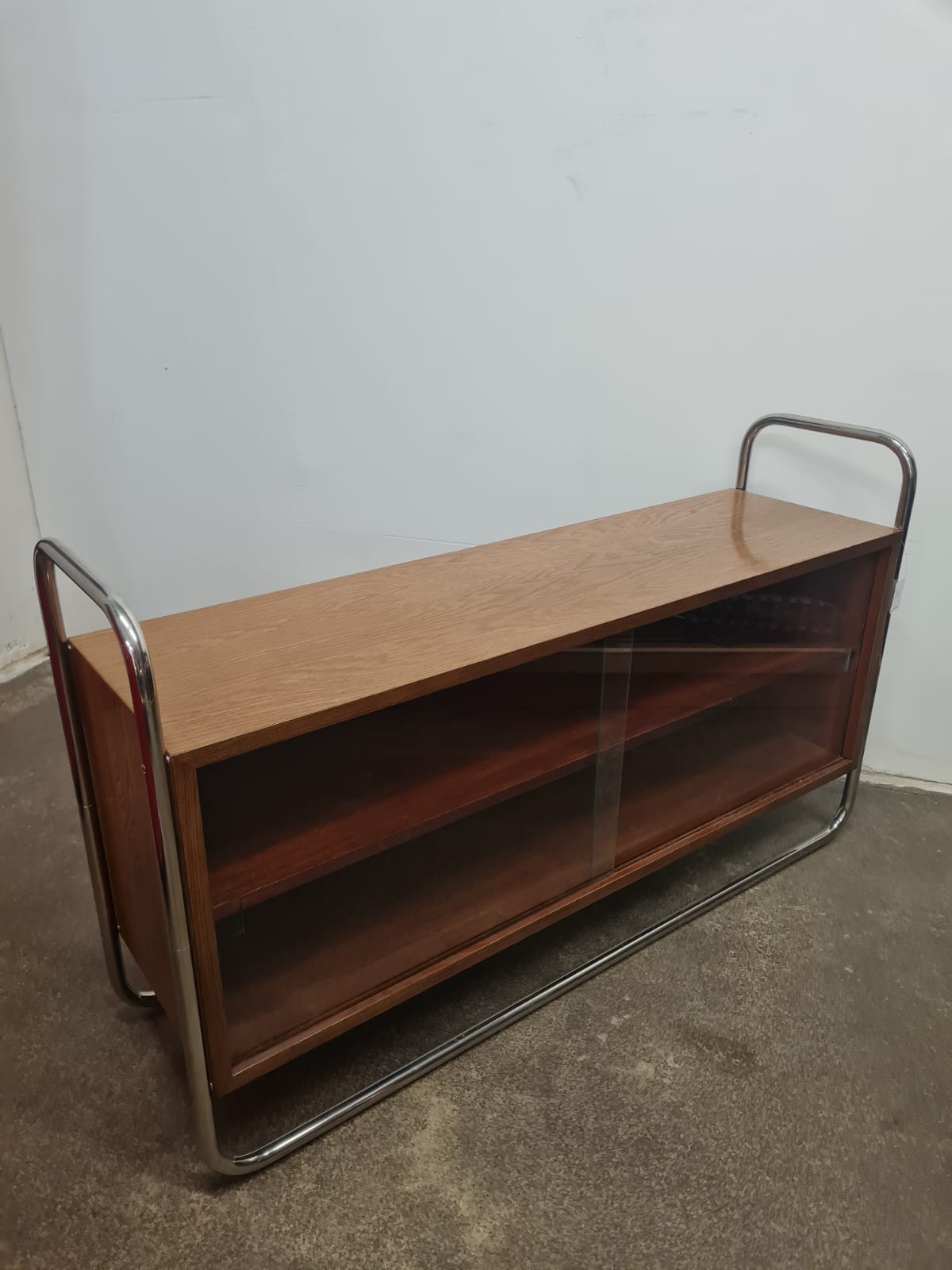 Bauhaus_Tubular_Steel_Display_Cabinet