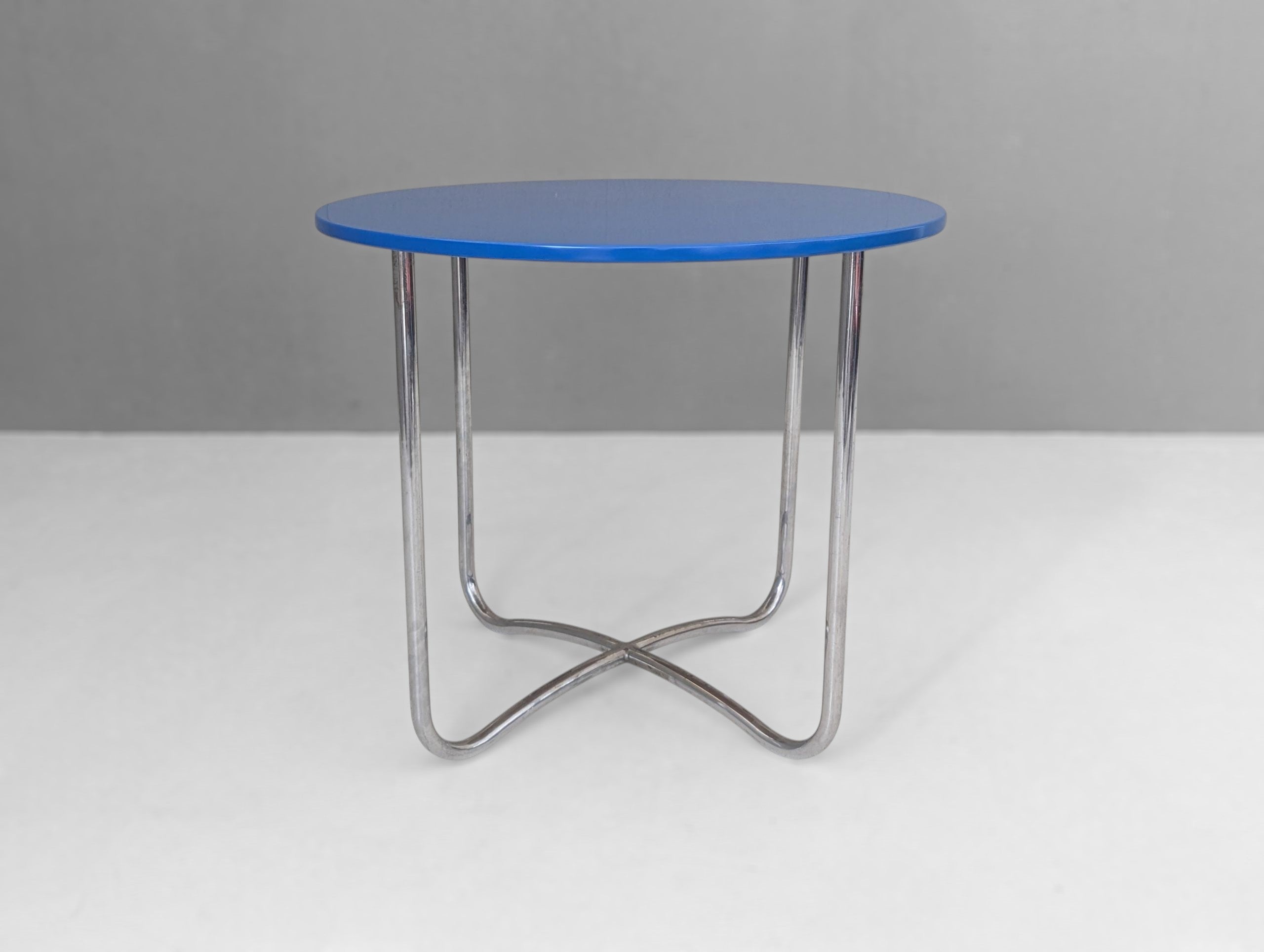 Set_of_Bauhaus_Tubular_Steel_Seating_H128_by_Jindrich_Halabala_for_UP_Zavody,_1930s