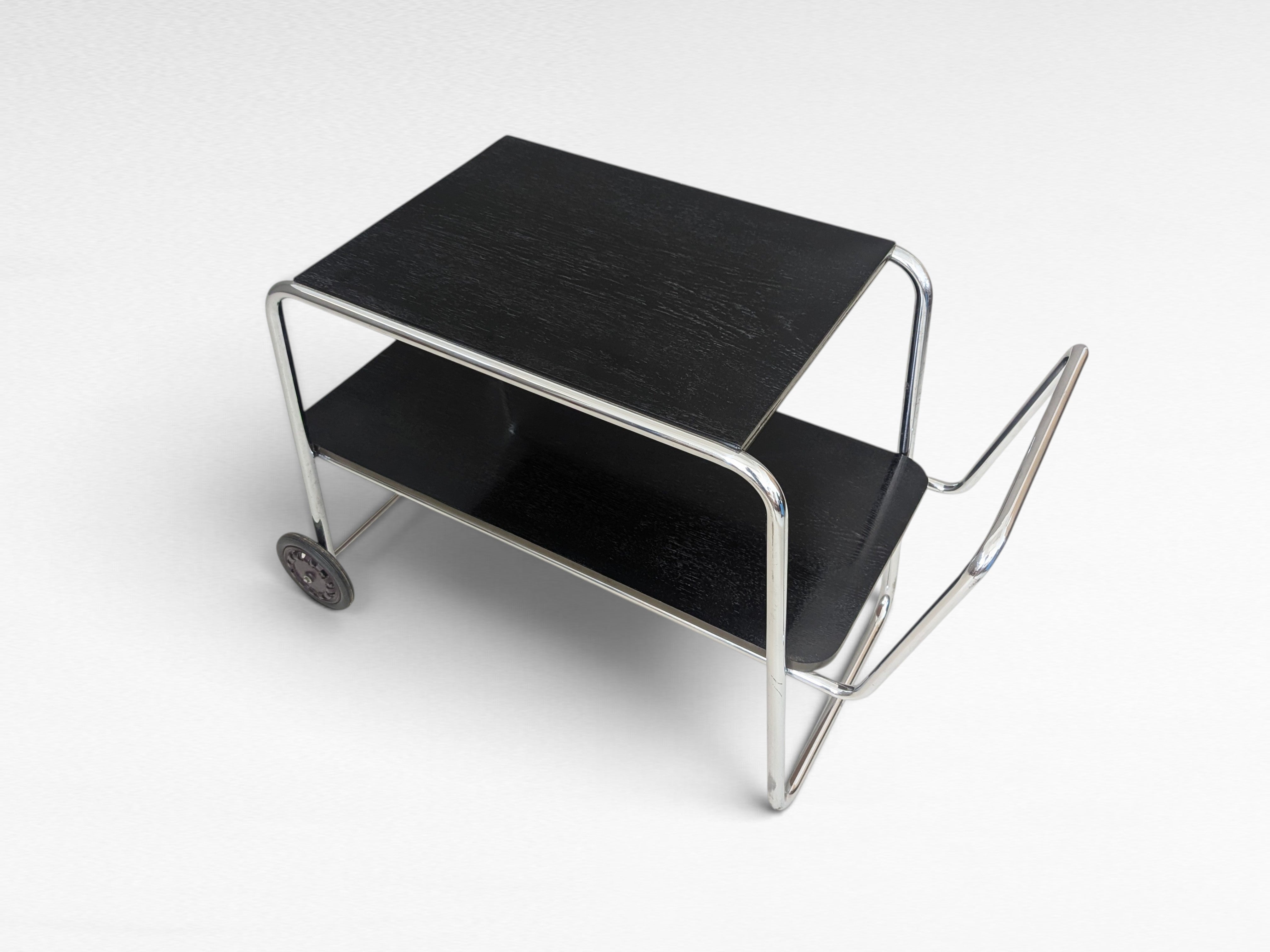 Bauhaus_tubular_steel_serving_cart_by_Robert_Slezák,_1930s