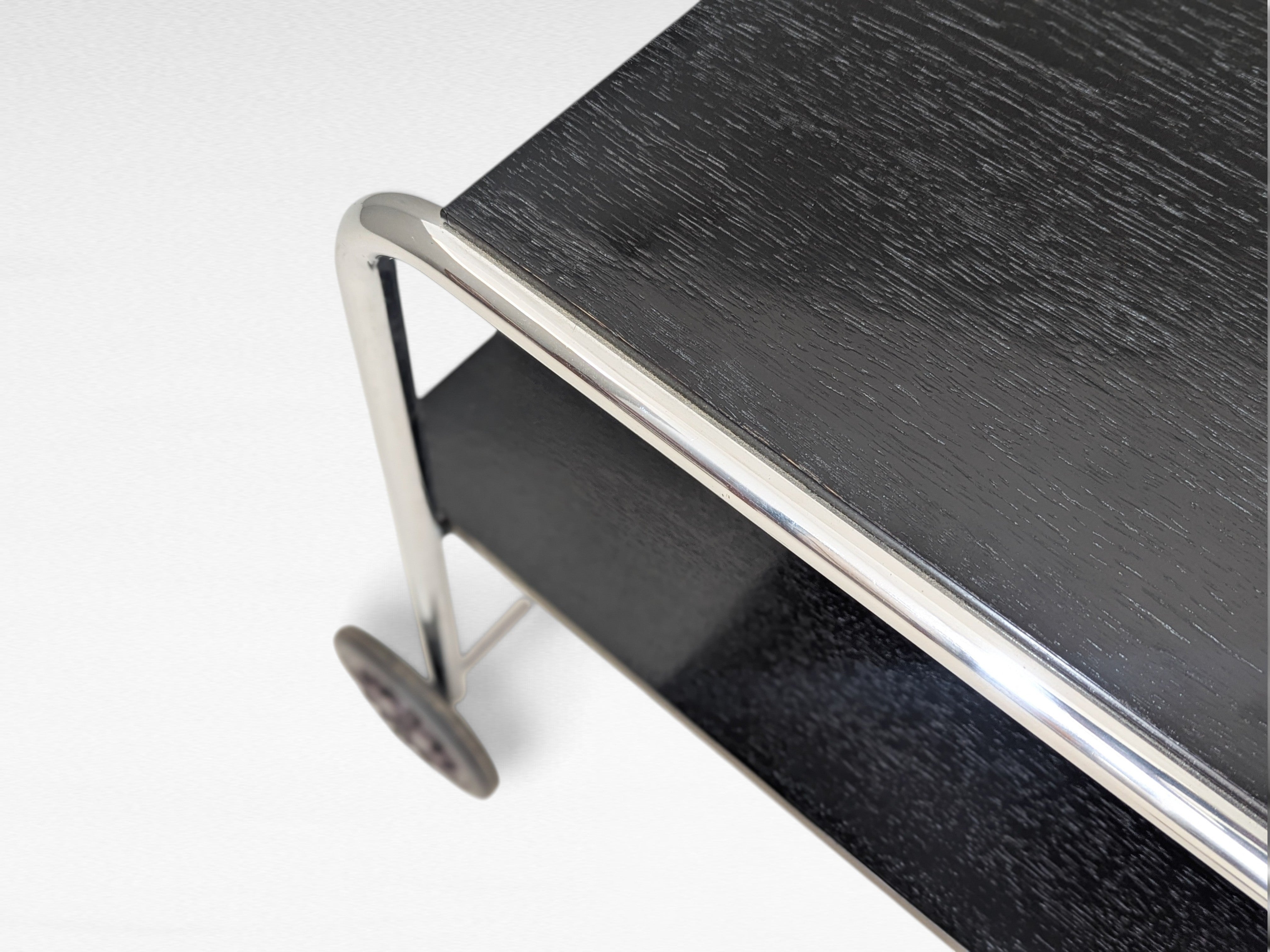 Bauhaus_tubular_steel_serving_cart_by_Robert_Slezák,_1930s